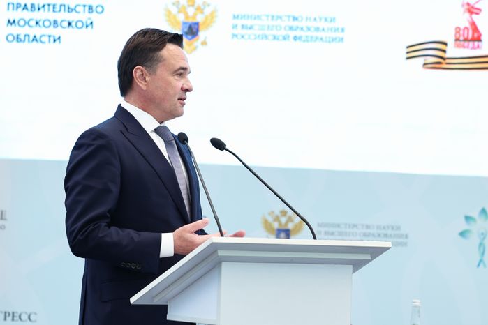 Андрей Воробьев на пленарной сессии форума "Россия и мир: тренды здорового долголетия"