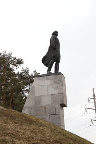Памятник ночному тарану Талалихина