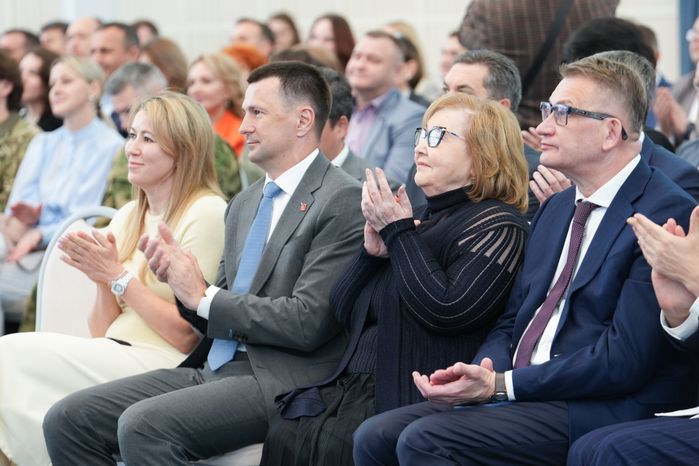 Подмосковных медиков поздравили с профессиональным праздником