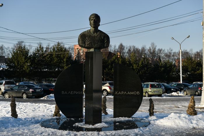 Памятник Харламову