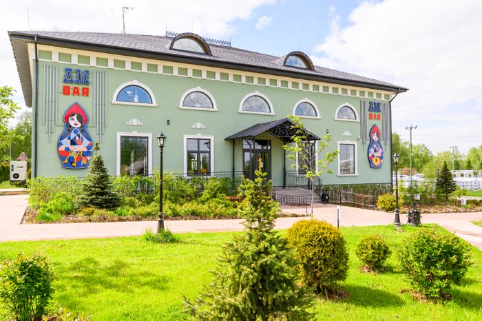 Ночной клуб "Амбар" в парк-отеле «Орловский» в Ленинском округе