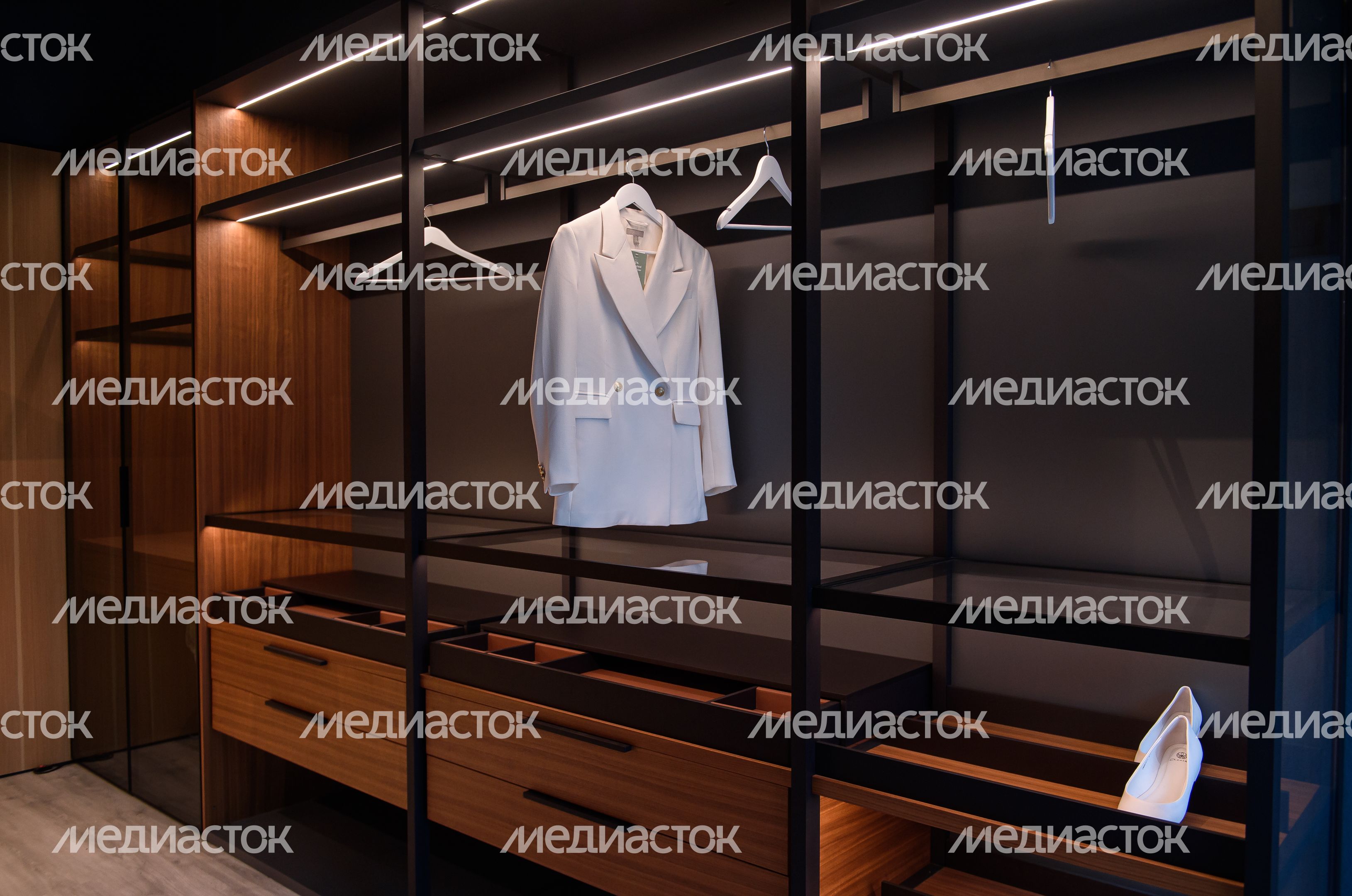 Подмосковное производство гардеробных систем Monoform