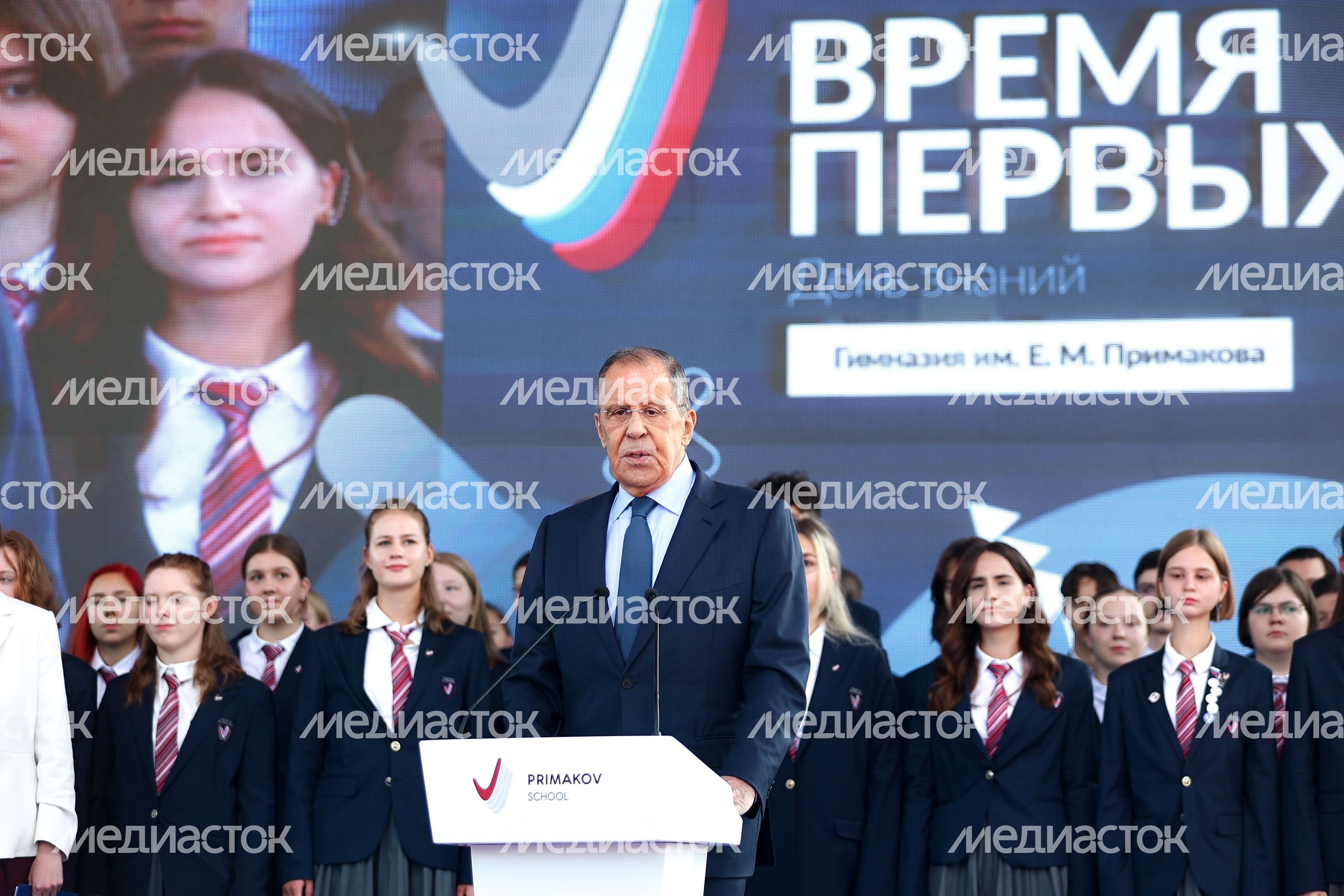Торжественная линейка в гимназии им. Е.М. Примакова с участием Губернатора Подмосковья