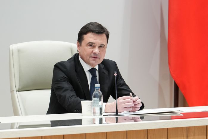 Андрей Воробьев поблагодарил общественников за работу и вручил им областные награды