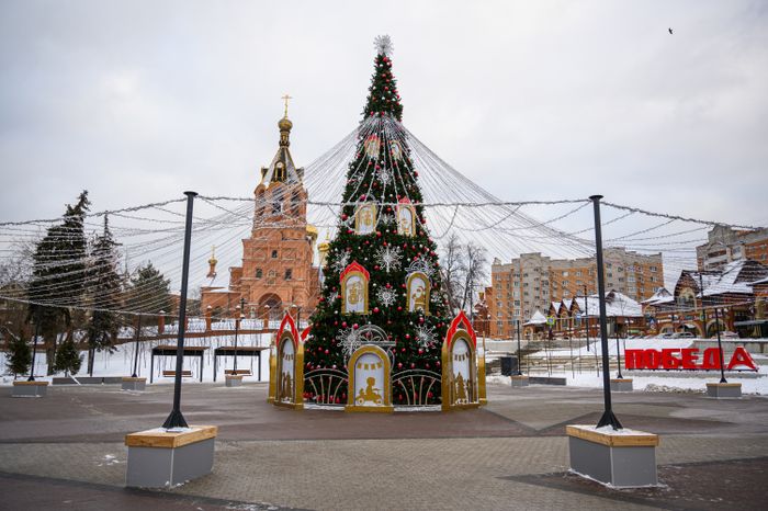 Елка в Раменском городском парке в новогодние праздники