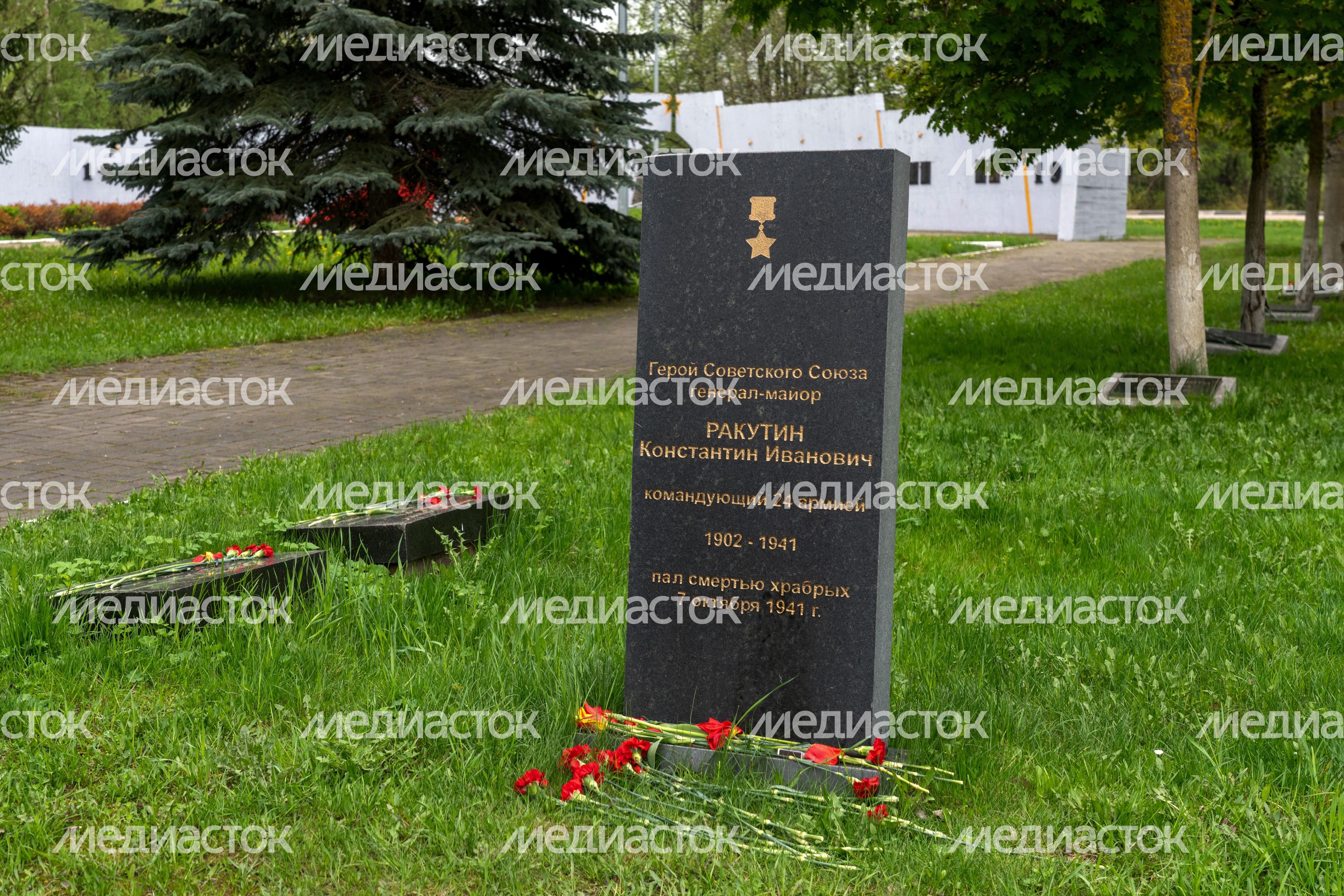 Перезахоронение солдат на территории Ленино-Снегиревского военно-мемориального комплекса Перезахоронение солдат на территории Ленино-Снегиревского военно-мемориального комплекса