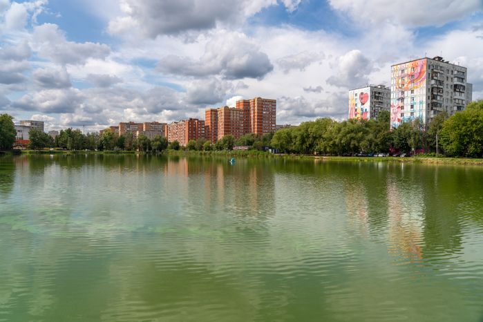 Городской пруд на улице 40 лет Октября в Лобне