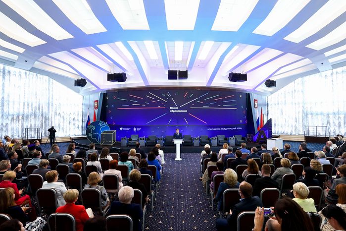 Открытие пленарного заседания «Опережая время: система образования для человека новой эпохи»