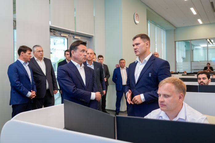 Андрей Воробьев посетил единый центр управления ЖКХ региона