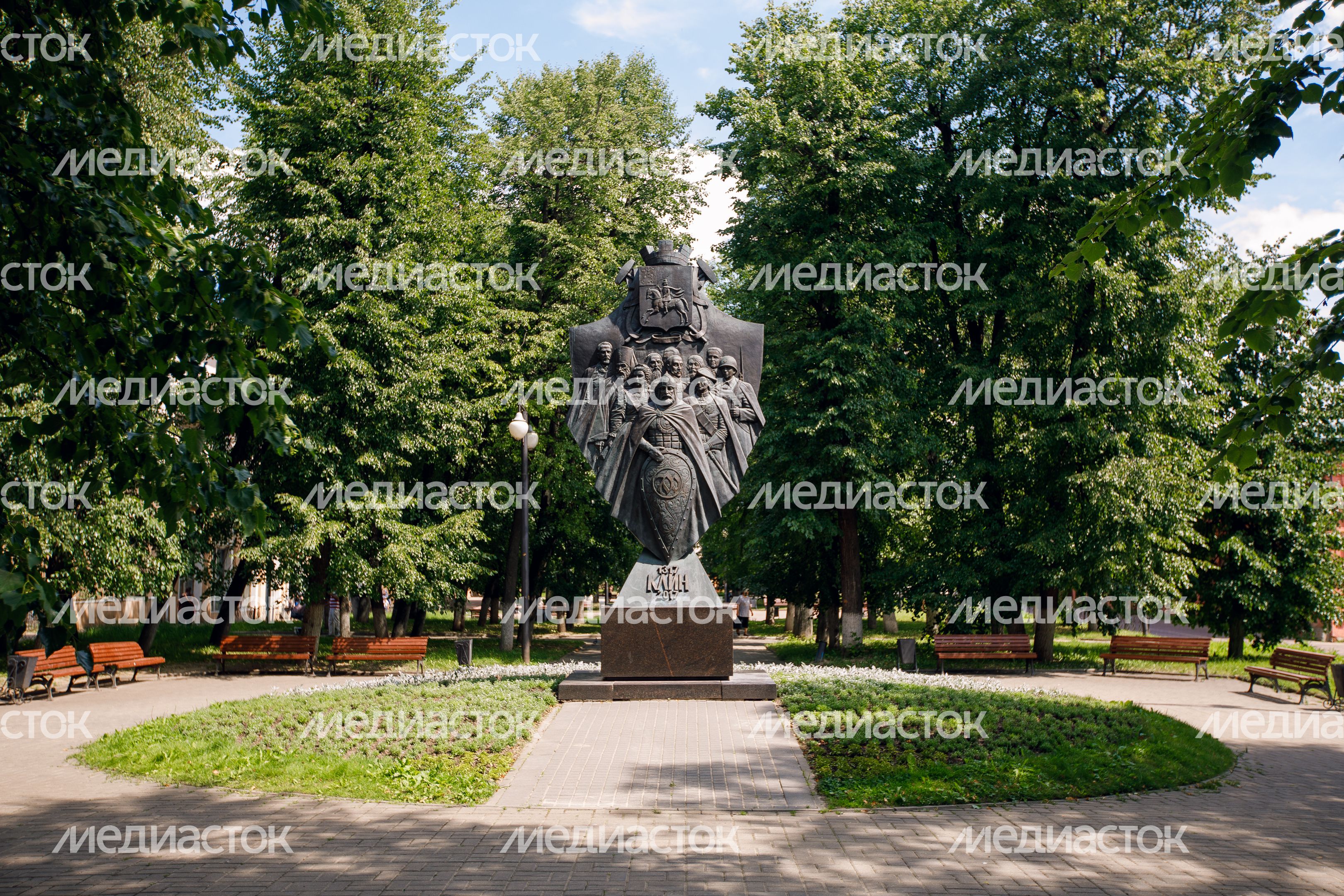 Памятник в честь 700-летия Клина