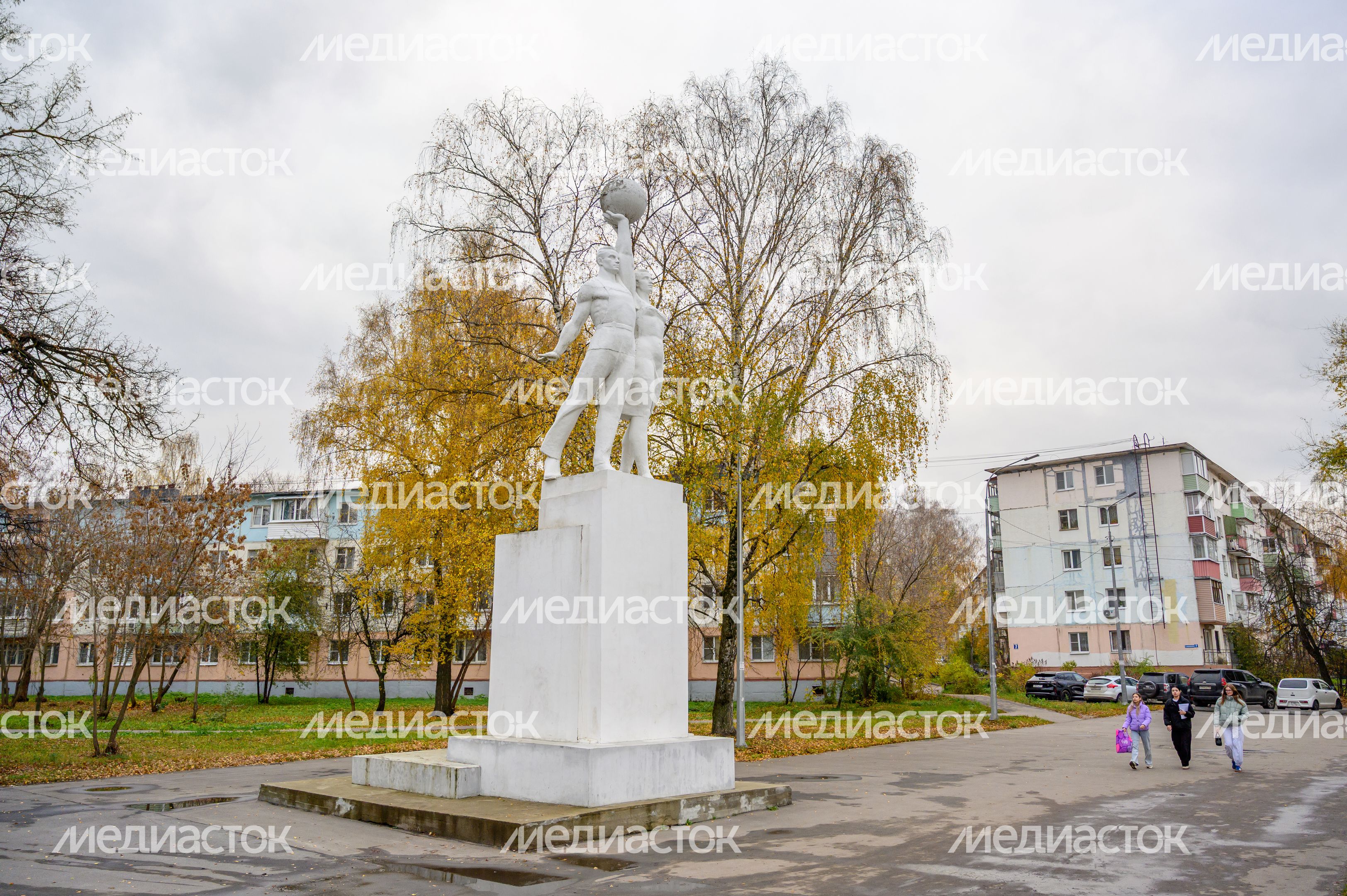 Памятник «Покорителям космоса» в Егорьевске