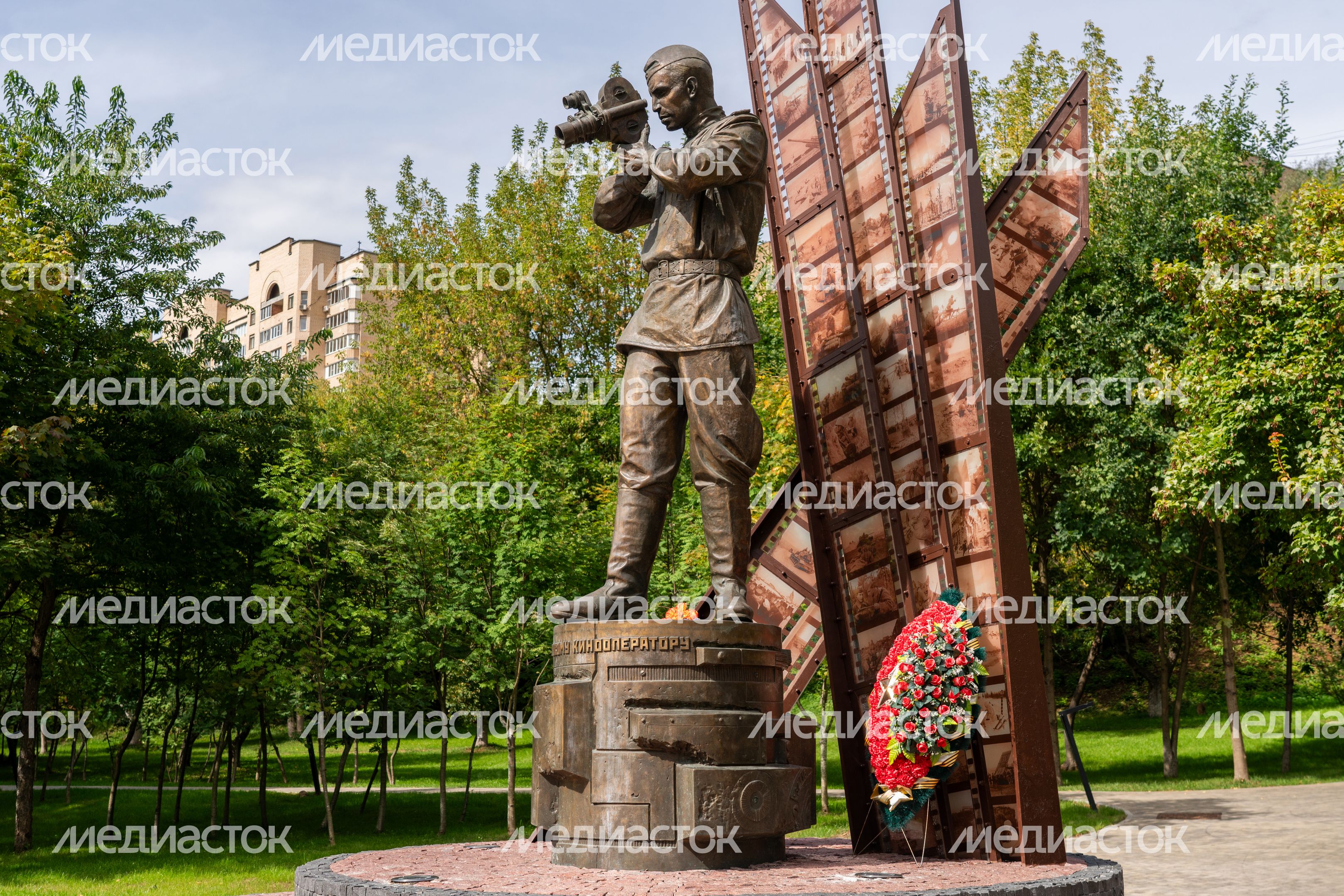 Памятник фронтовому кинооператору в Красногорске