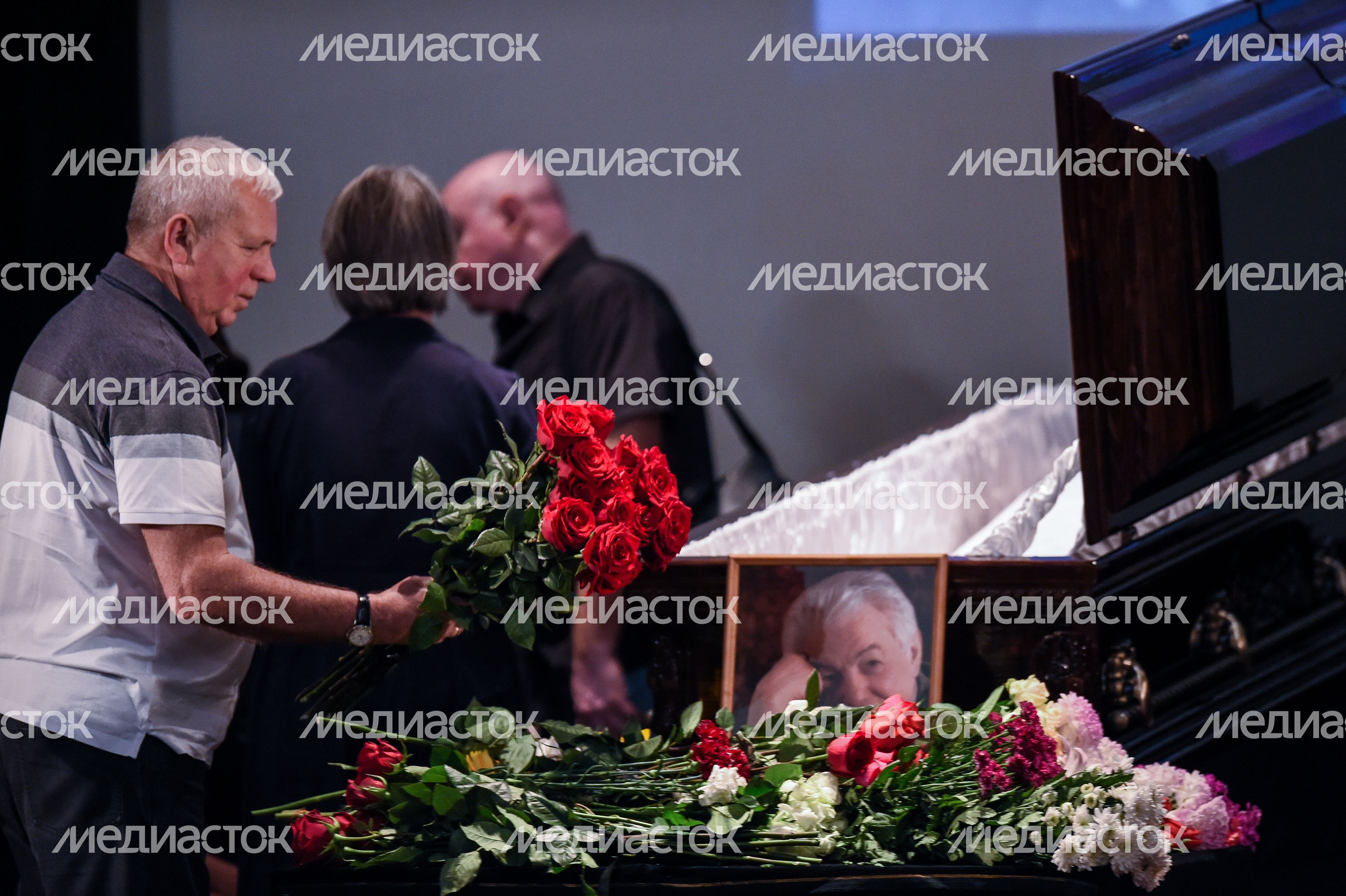 Церемония прощания с писателем Владимиром Войновичем в Москве