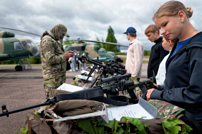 Военно-спортивная игра «Юнавиа» для молодежи в Центре военно-тактических игр парка «Патриот» Одинцовского округа