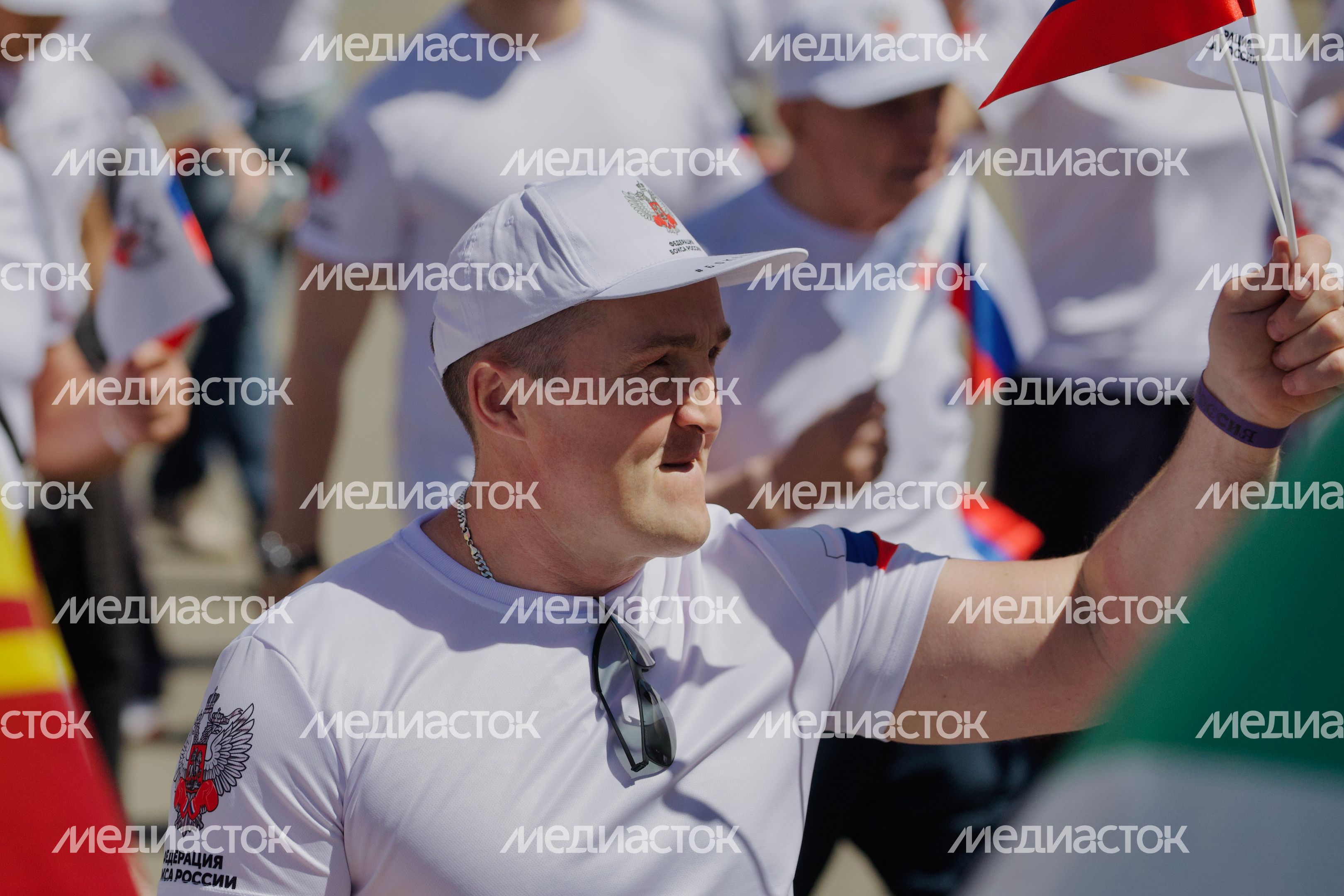 Подмосковные спортсмены с семьями присоединились к параду-шествию на ВДНХ