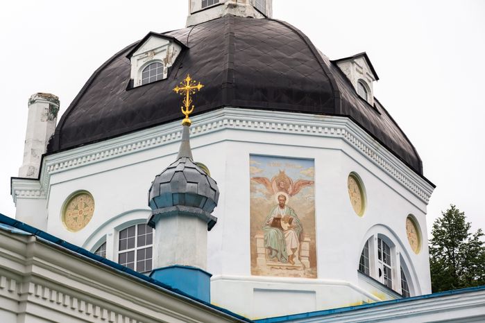 Церковь Воскресения Словущего на Николо-Железновском погосте в деревне Шипулино округа Клин