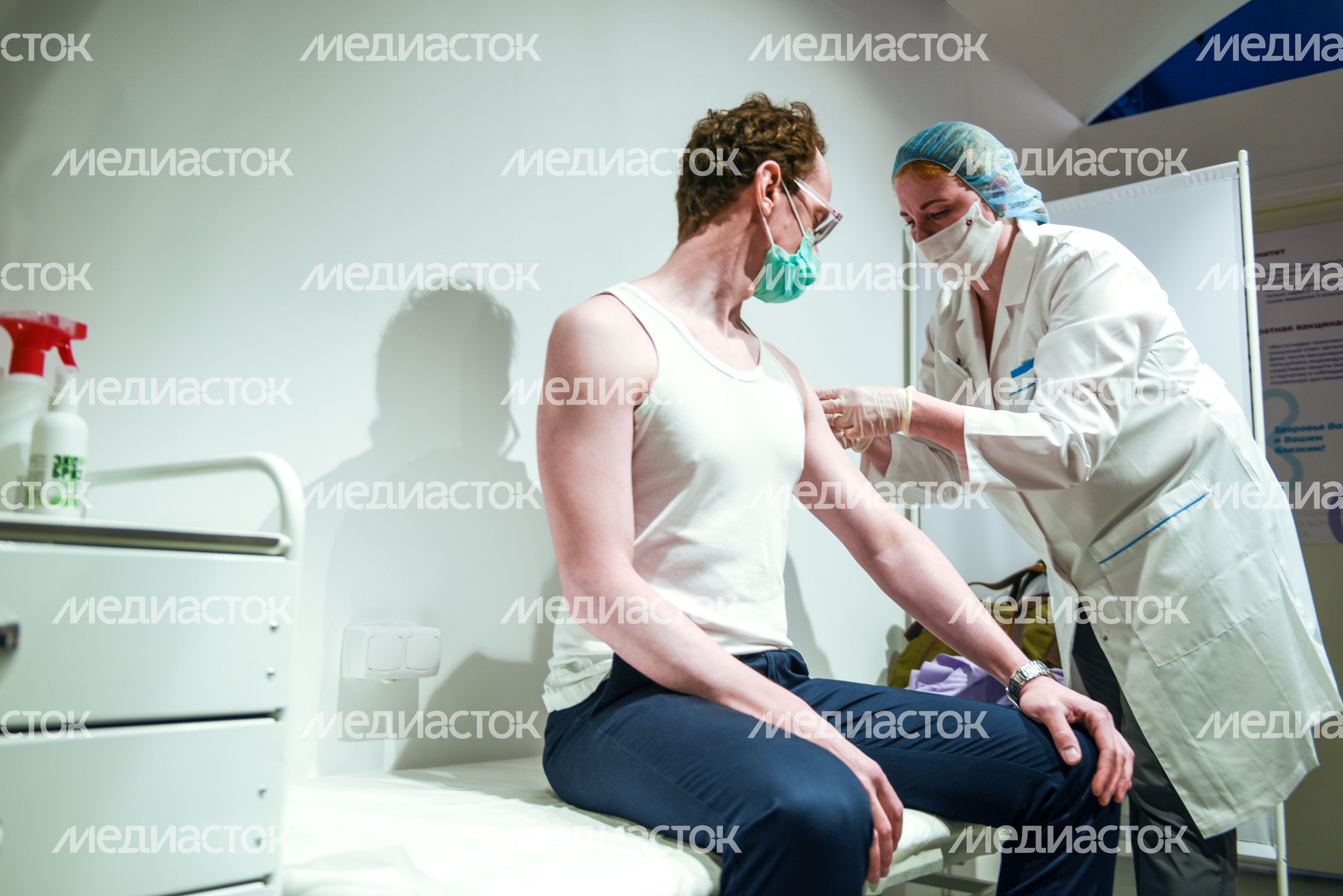 Выездной пункт вакцинации от коронавируса в ГУМе