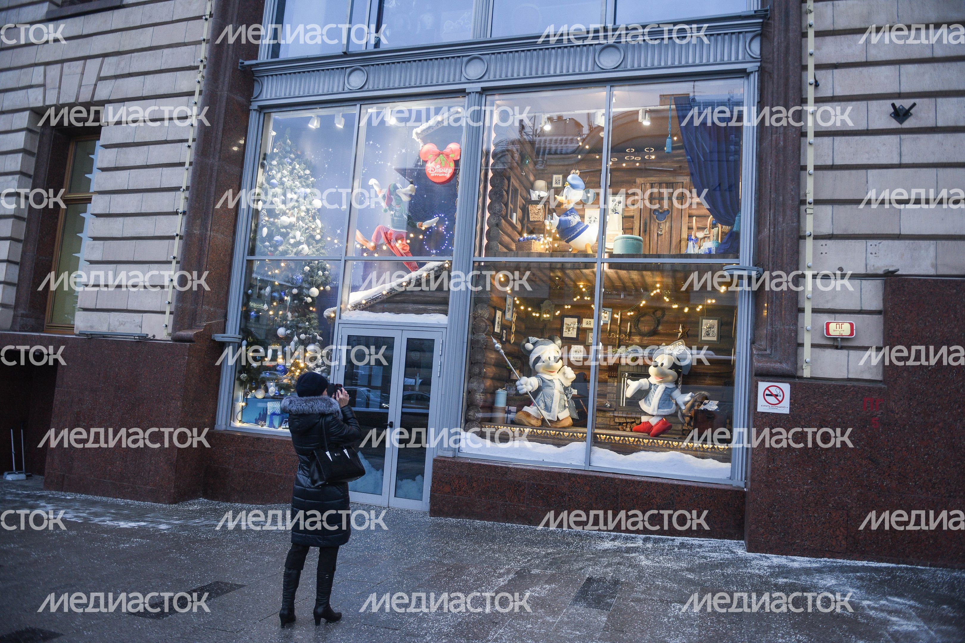 Самые яркие новогодние витрины Москвы