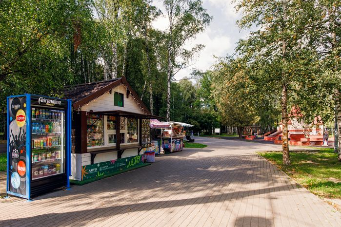 Торговля в Центральном городском парке им. М.И. Калинина в Королеве летом
