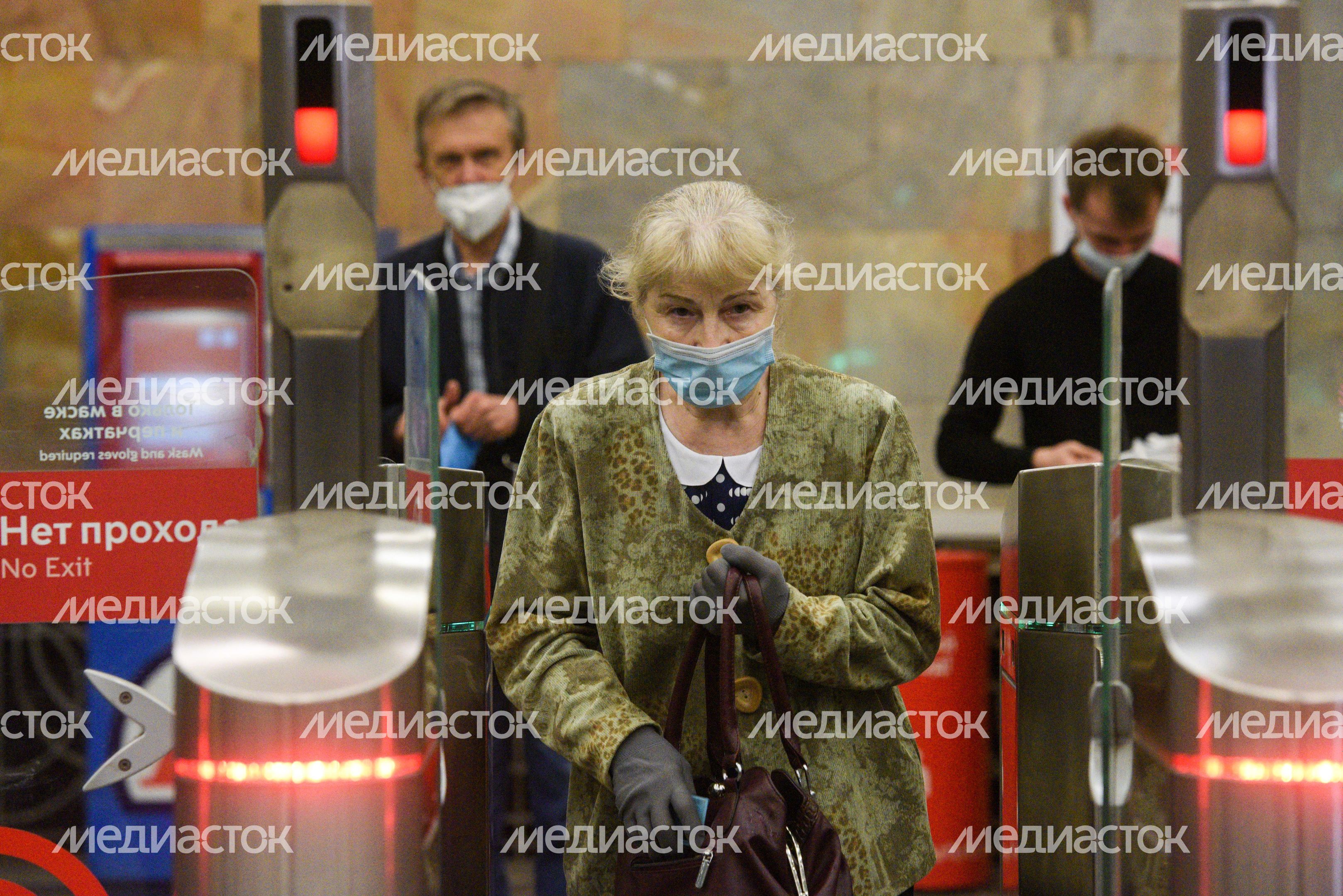 Проверки соблюдения масочно-перчаточного режима в общественном транспорте в Москве