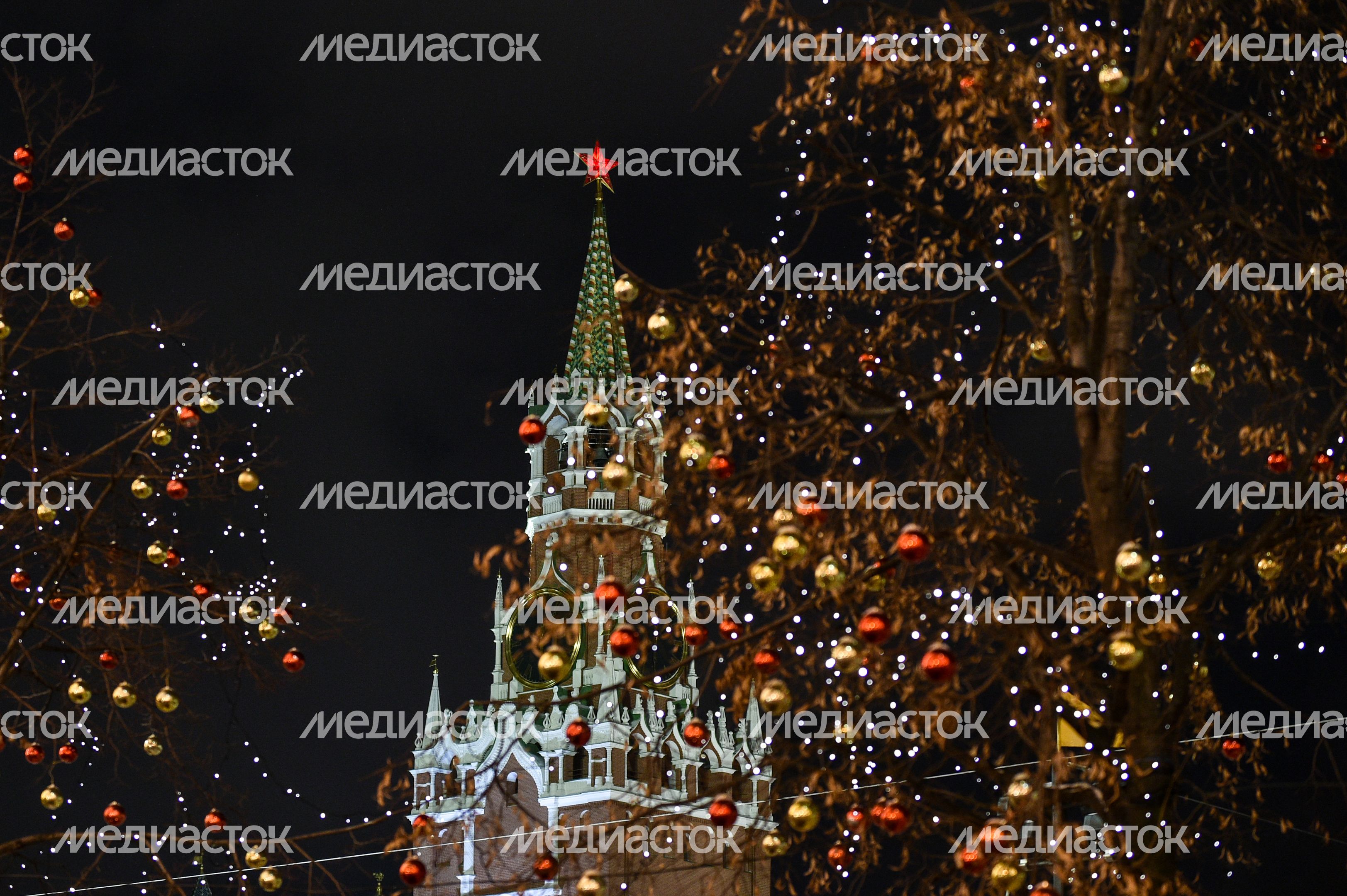 Подготовка к Новому году в Москве