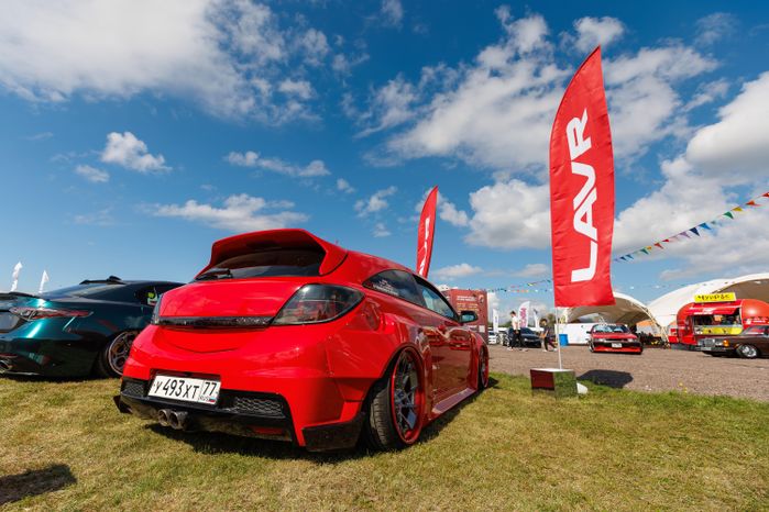 На Sueta Car Fest выбрали лучшие автомобили по тюнингу и автозвуку