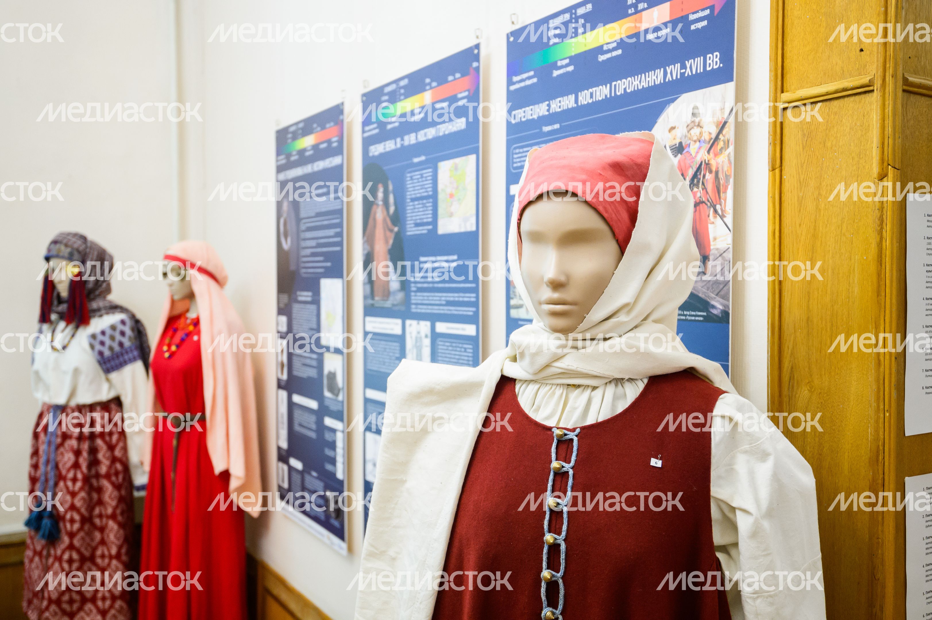 Выставка «Эволюция моды. Женский костюм в Среднем Поочье с каменного века до наших дней» в Кашире