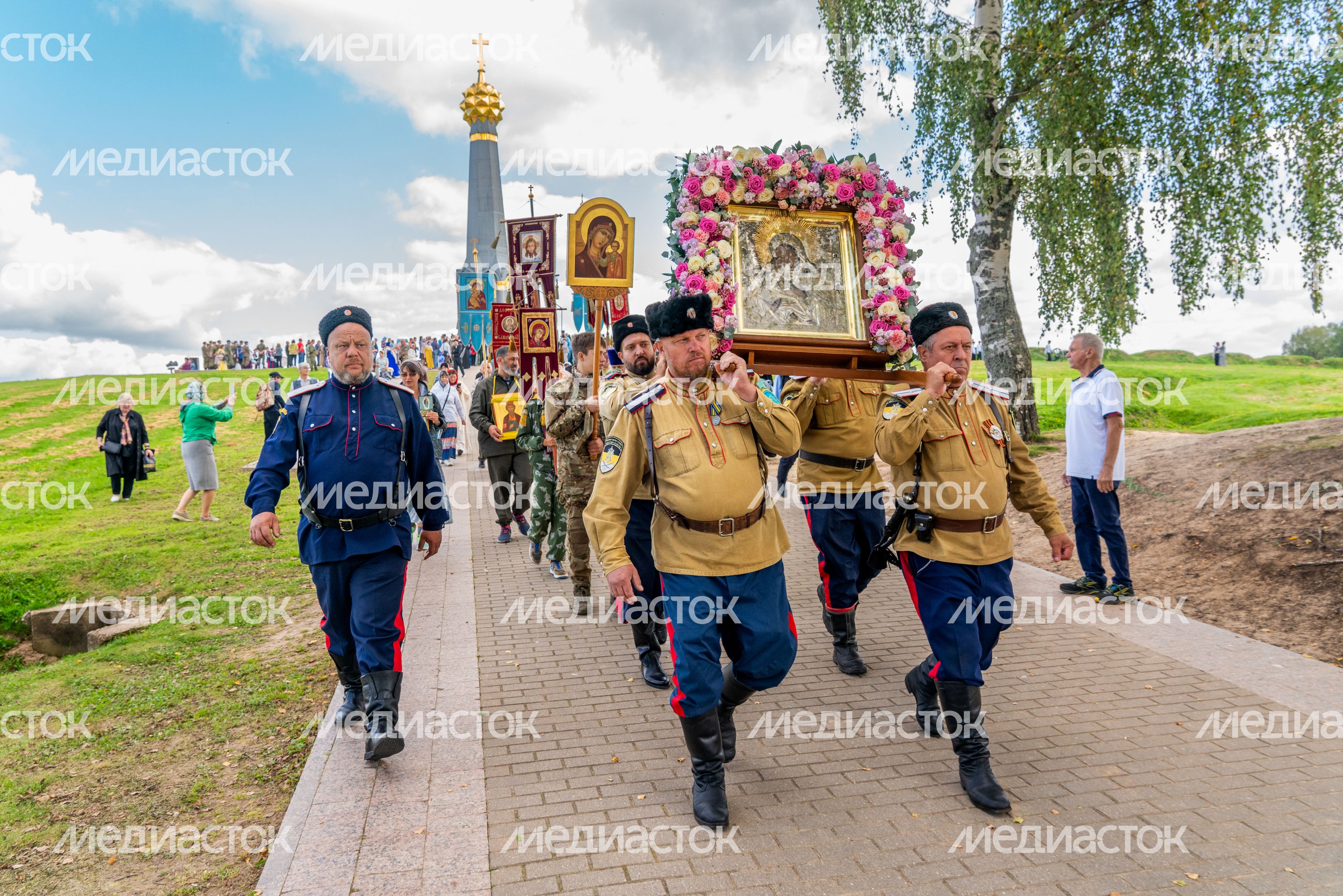 Крестный ход на памятных мероприятиях на Бородинском поле в День воинской славы России