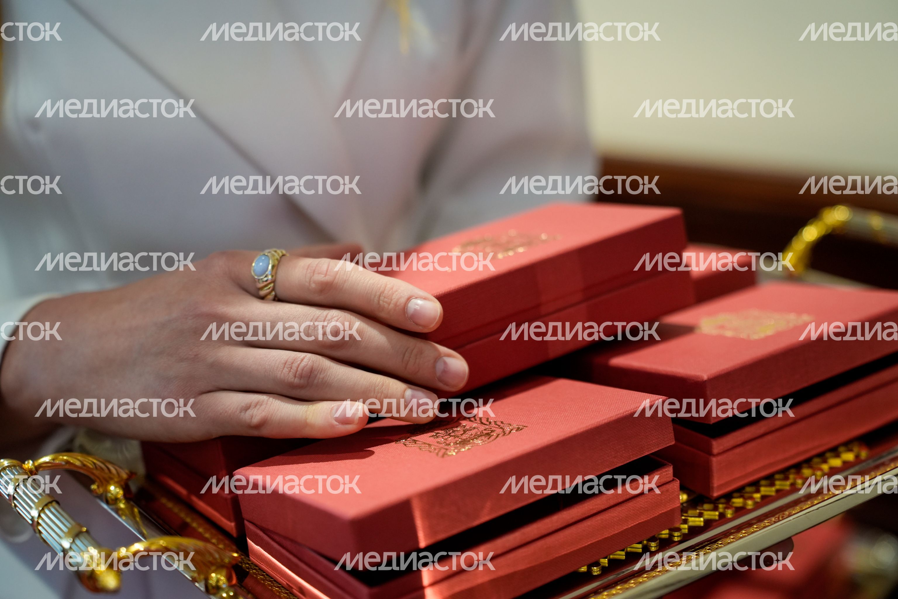 Ветеранам СВО и семьям погибших Героев вручили ключи от автомобилей Ветеранам СВО и семьям погибших Героев вручили ключи от автомобилей
