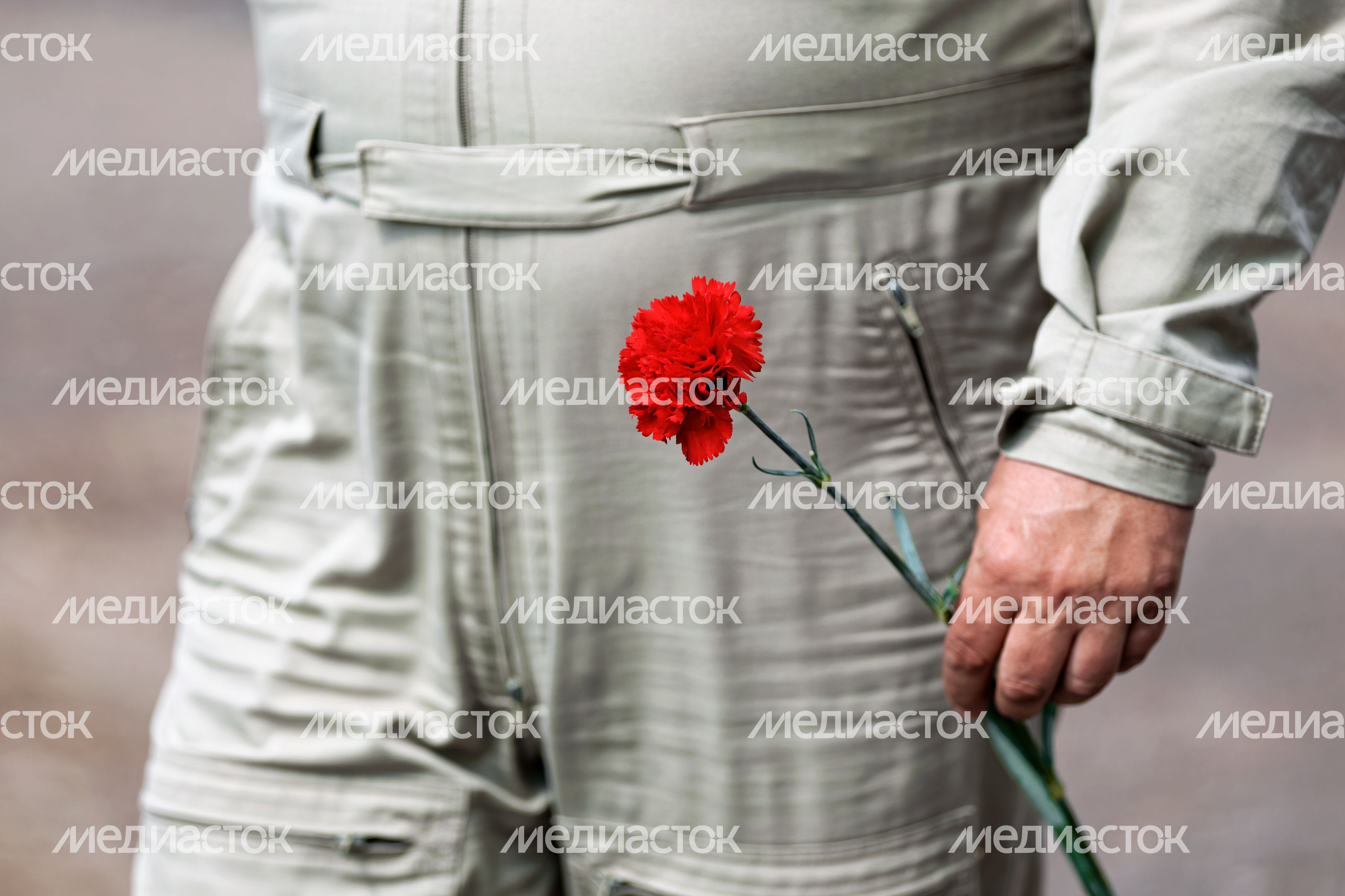 Патриотическое воспитание: возложение цветов к памятнику летчикам в аэроклубе ВВС Одинцовского округа ко Дню Победы Патриотическое воспитание: возложение цветов к памятнику летчикам в аэроклубе ВВС Одинцовского округа ко Дню Победы