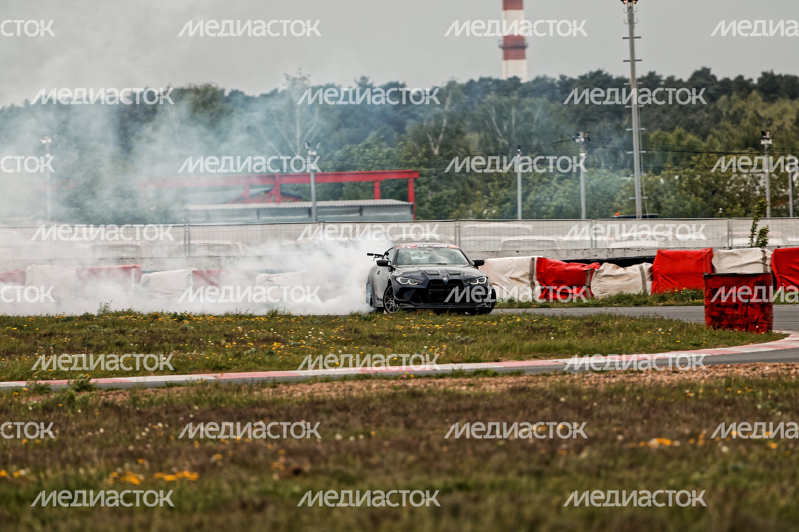 Гонка автомобилей на дрифт-фестивале скорости и драйва Drift Expo Track Mode 2025 Гонка автомобилей на дрифт-фестивале скорости и драйва Drift Expo Track Mode 2025