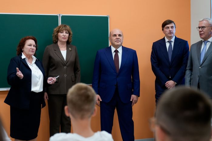 Михаил Мишустин, Андрей Воробьев и Сергей Кравцов поздравили с Днем знаний учеников и педагогов "Орбиты"