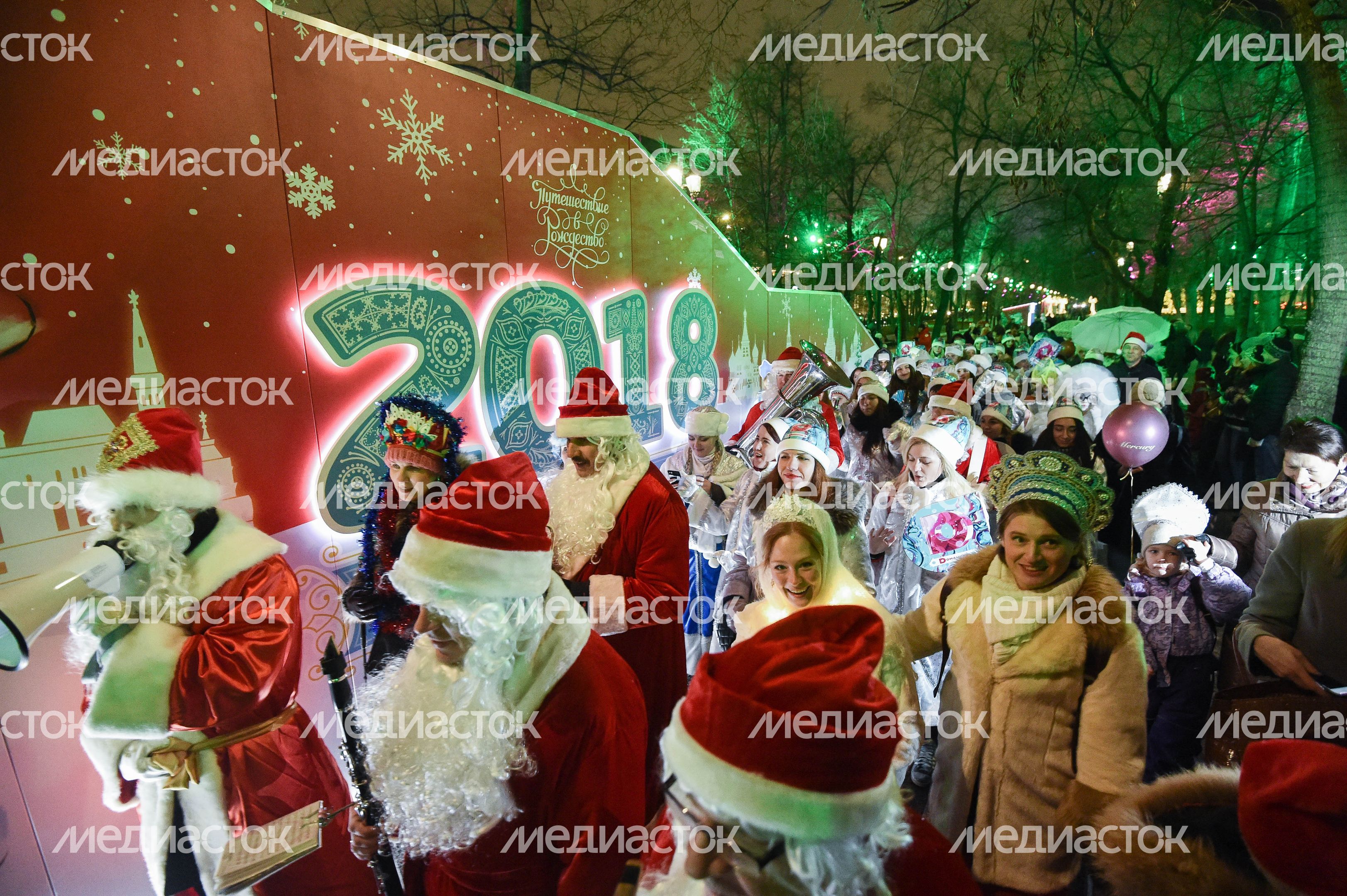 Парад Снегурочек в Москве