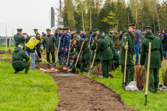 Торжественная высадка масштабного геоглифа к 80-летию Победы