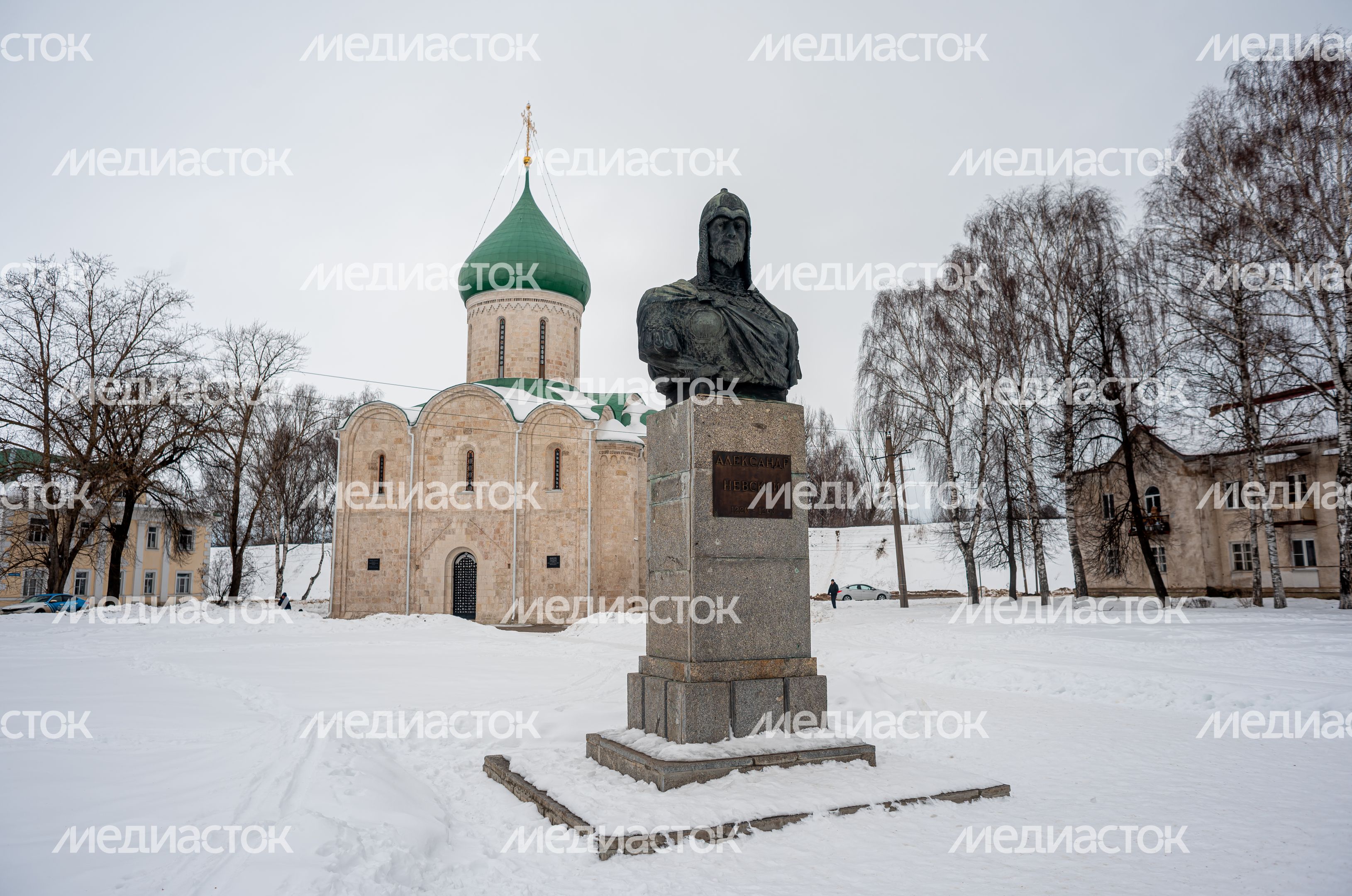 Зимние виды Спасо-Преображенского собора