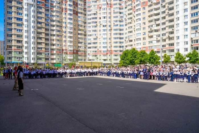 Губернатор поздравил выпускников реутовской СОШ №10 с последним звонком