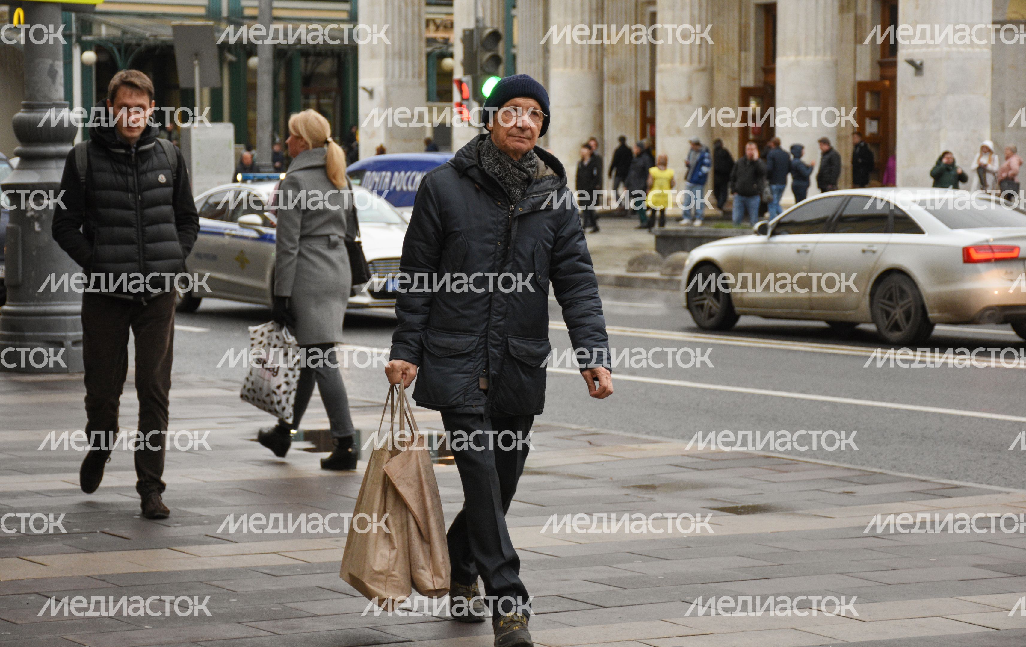 Повседневная жизнь города в Москве осенью