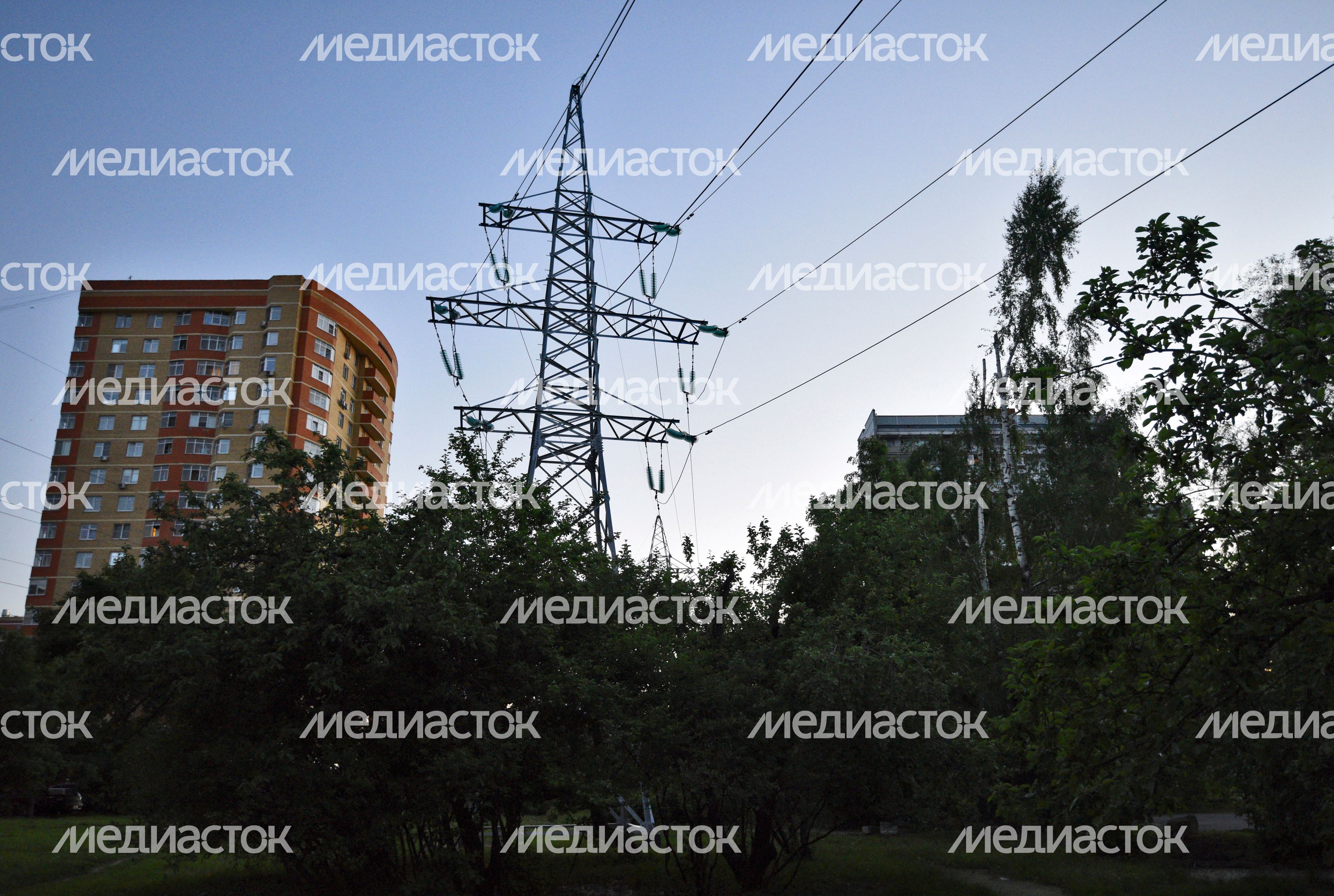Линия электропередачи в Москве Линия электропередачи в Москве