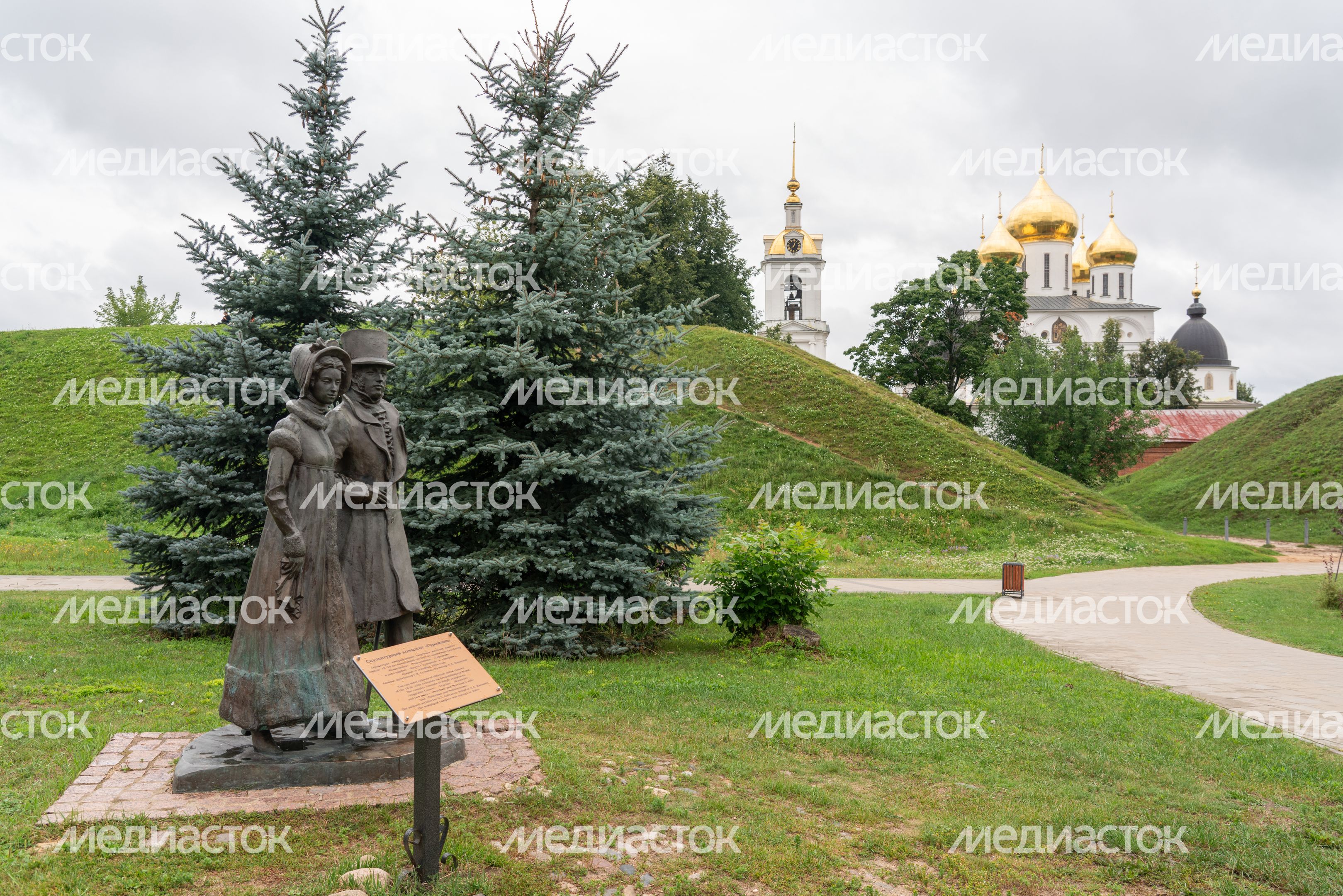 Летние виды города Дмитров в районе Советской площади Летние виды города Дмитров в районе Советской площади