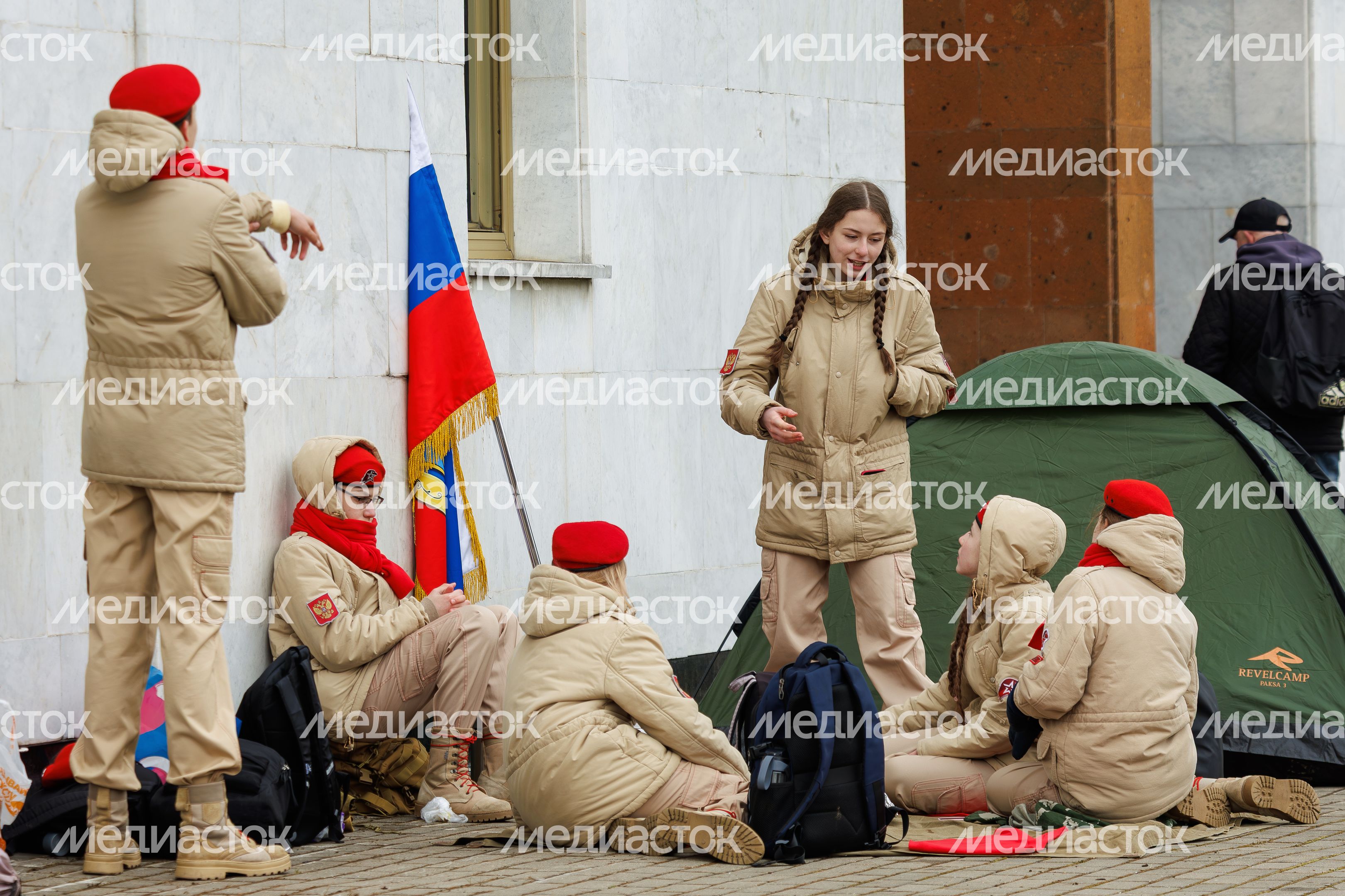 Военно-патриотическая игра «Юнармия, вперед!», посвященная Дню Победы, в Горках Ленинских Военно-патриотическая игра «Юнармия, вперед!», посвященная Дню Победы, в Горках Ленинских