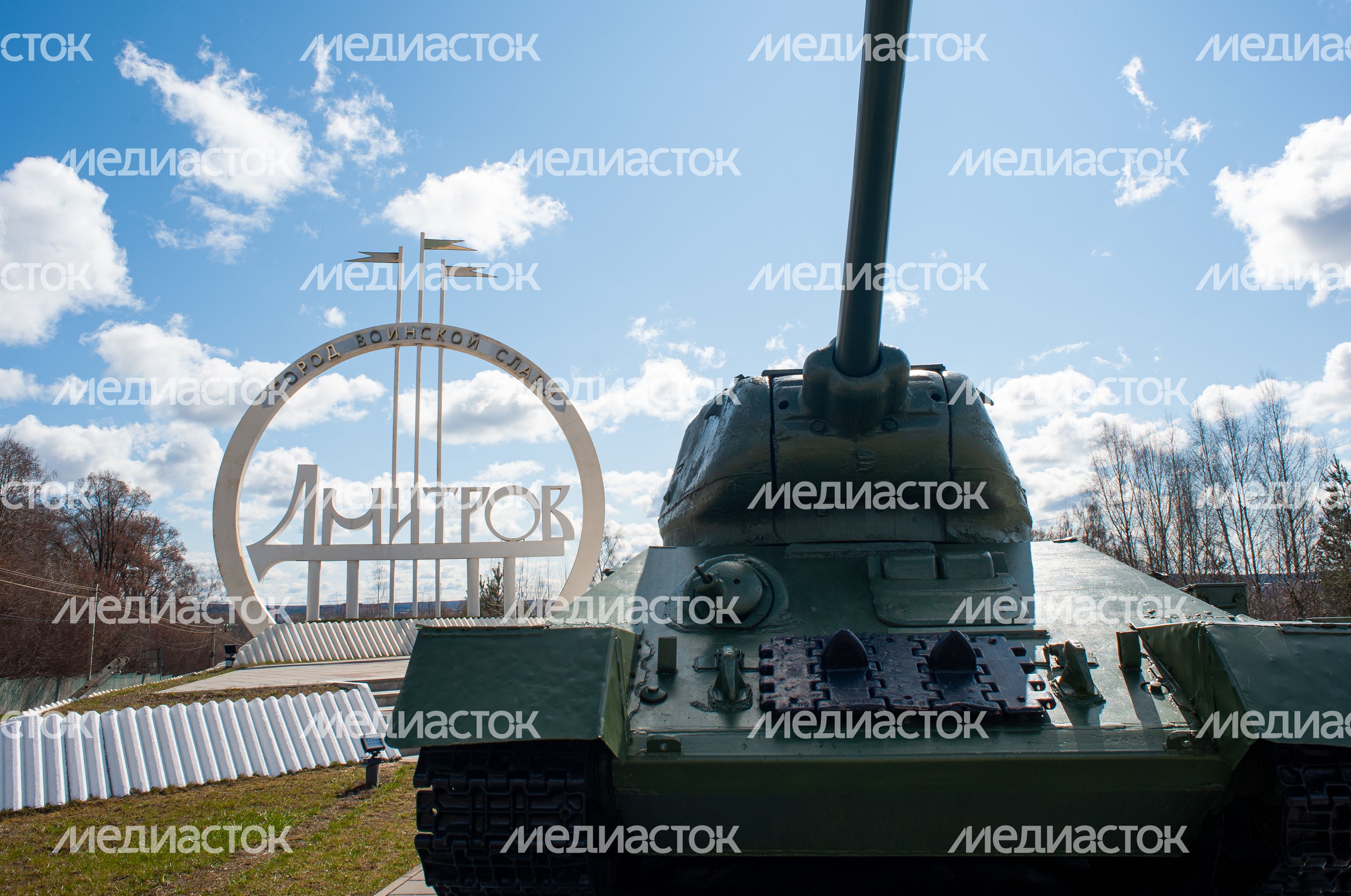 Въезная стелла в город Дмитров