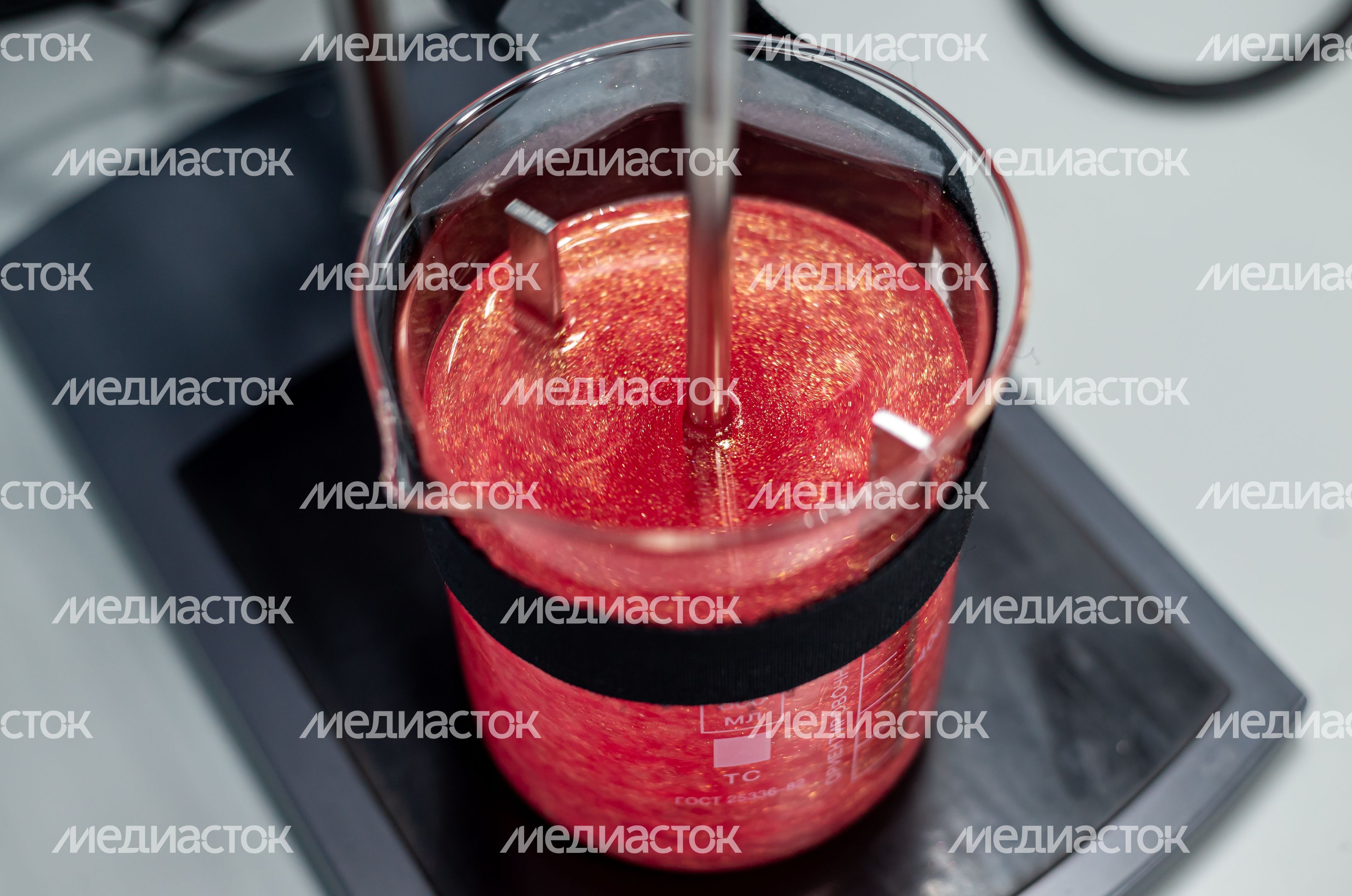 Процесс работы фабрики косметического бренда Mixit