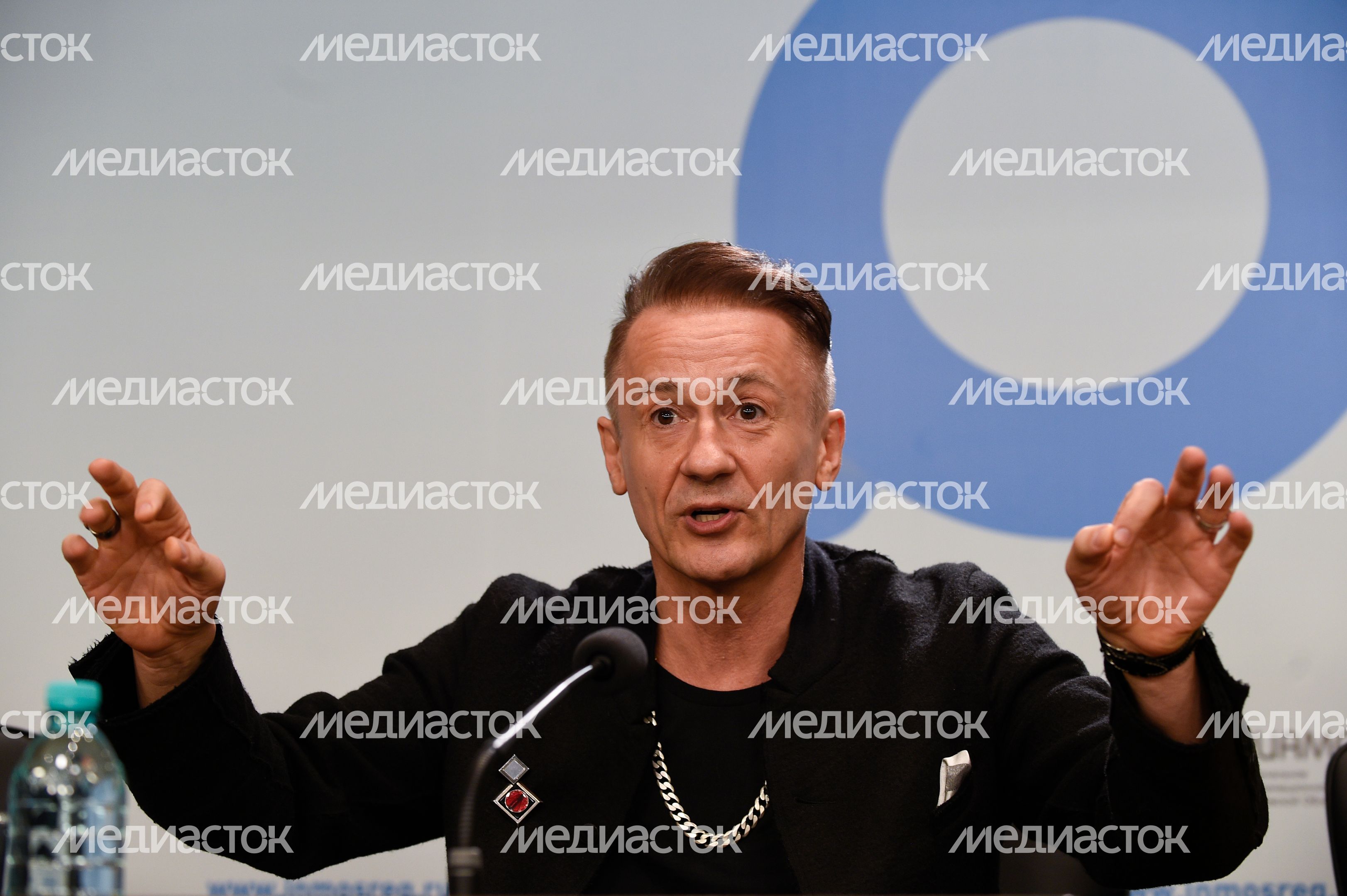 Пресс-конференция Олега Меньшикова в РИАМО