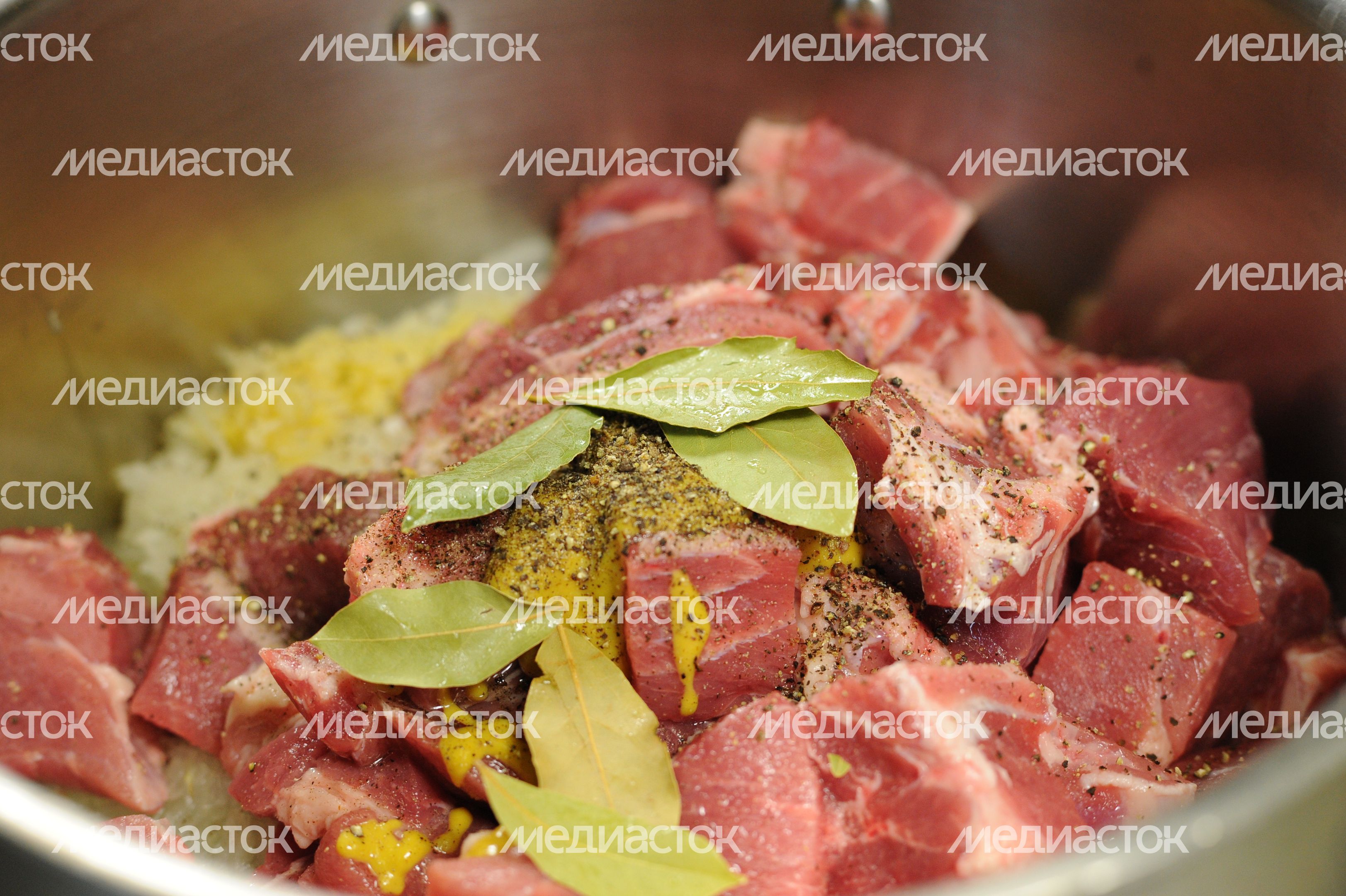 Приготовление шашлыка с овощами