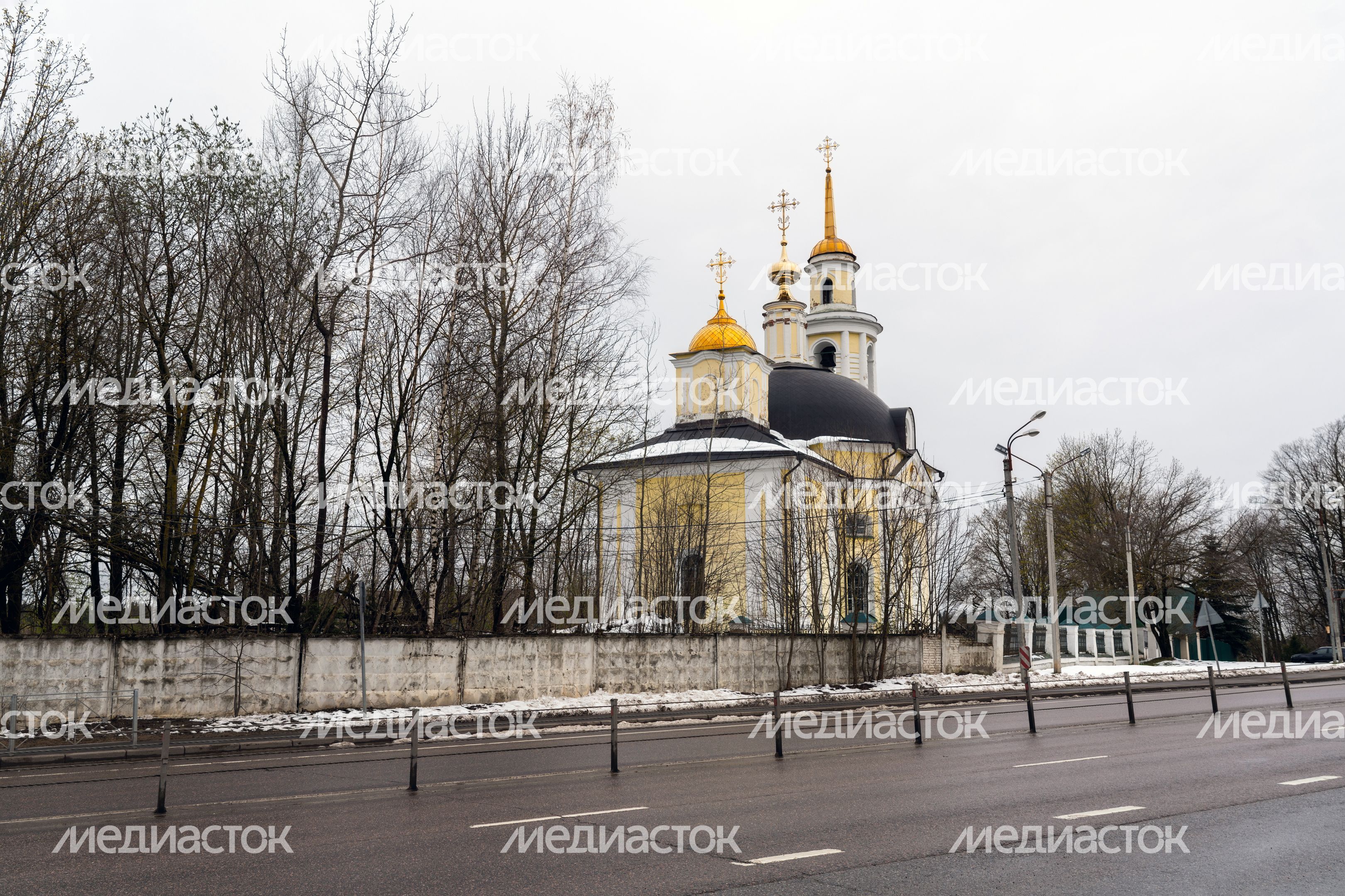 Иоанно-Предтеченский храм в селе Садки округа Истра Иоанно-Предтеченский храм в селе Садки округа Истра