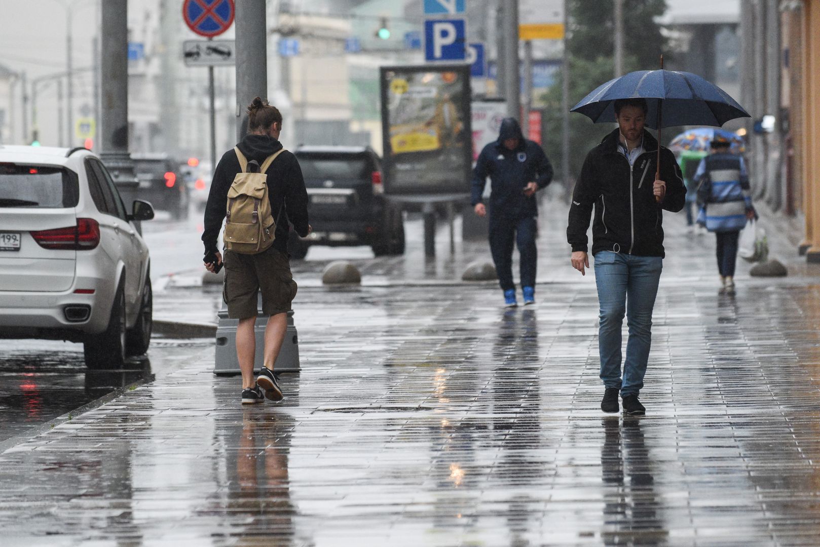 Дождливая погода. Дождь в Москве. Дождь ливень. Москва под дождем.