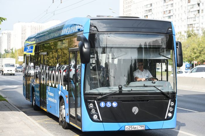 Первый электробус вышел на маршрут в Москве