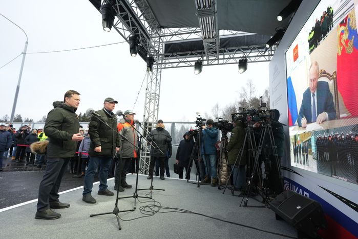 Андрей Воробьев принял участие в запуске движения по обходу деревни Малые Вяземы