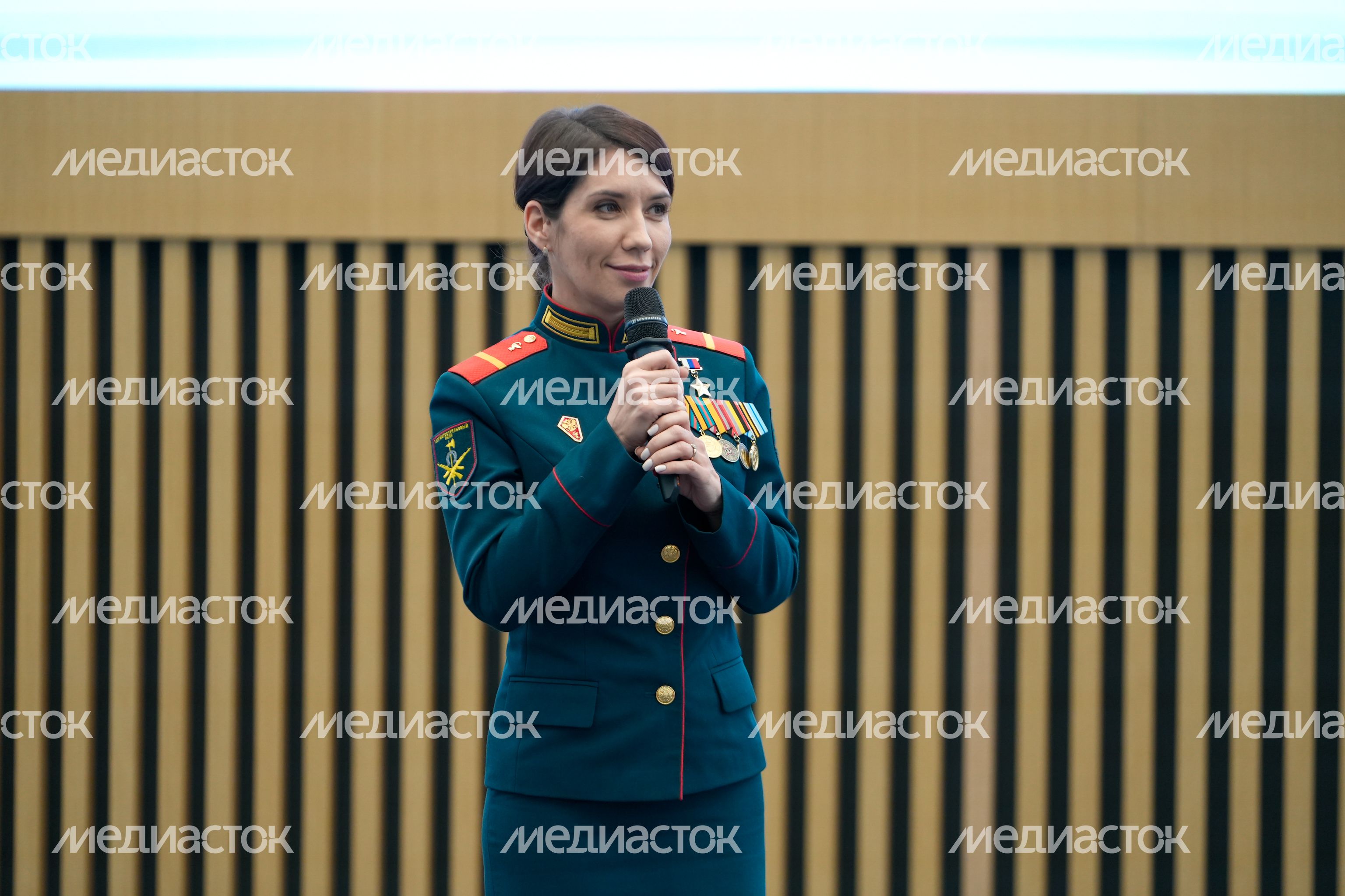 Участников форума поприветствовала Герой России Людмила Болилая Участников форума поприветствовала Герой России Людмила Болилая