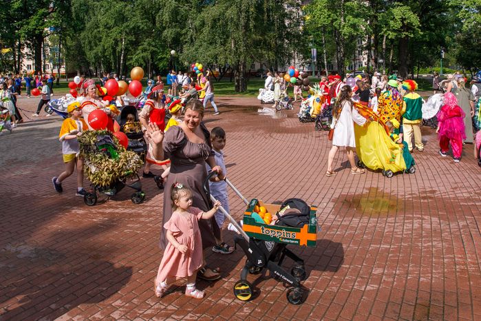 Парад колясок в сквере "Юбилейный" в Химках